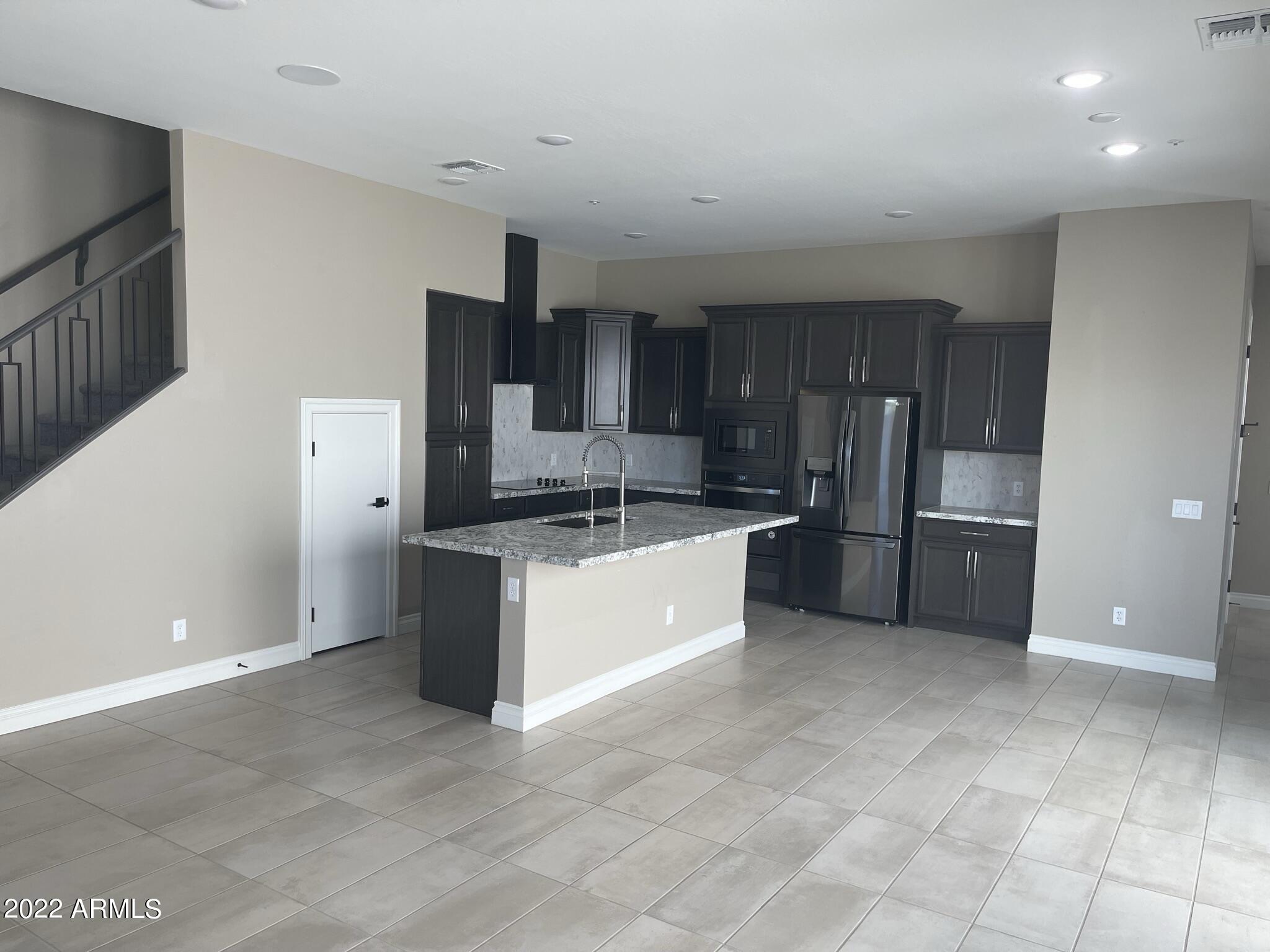 2462 E LOVEBIRD Lane