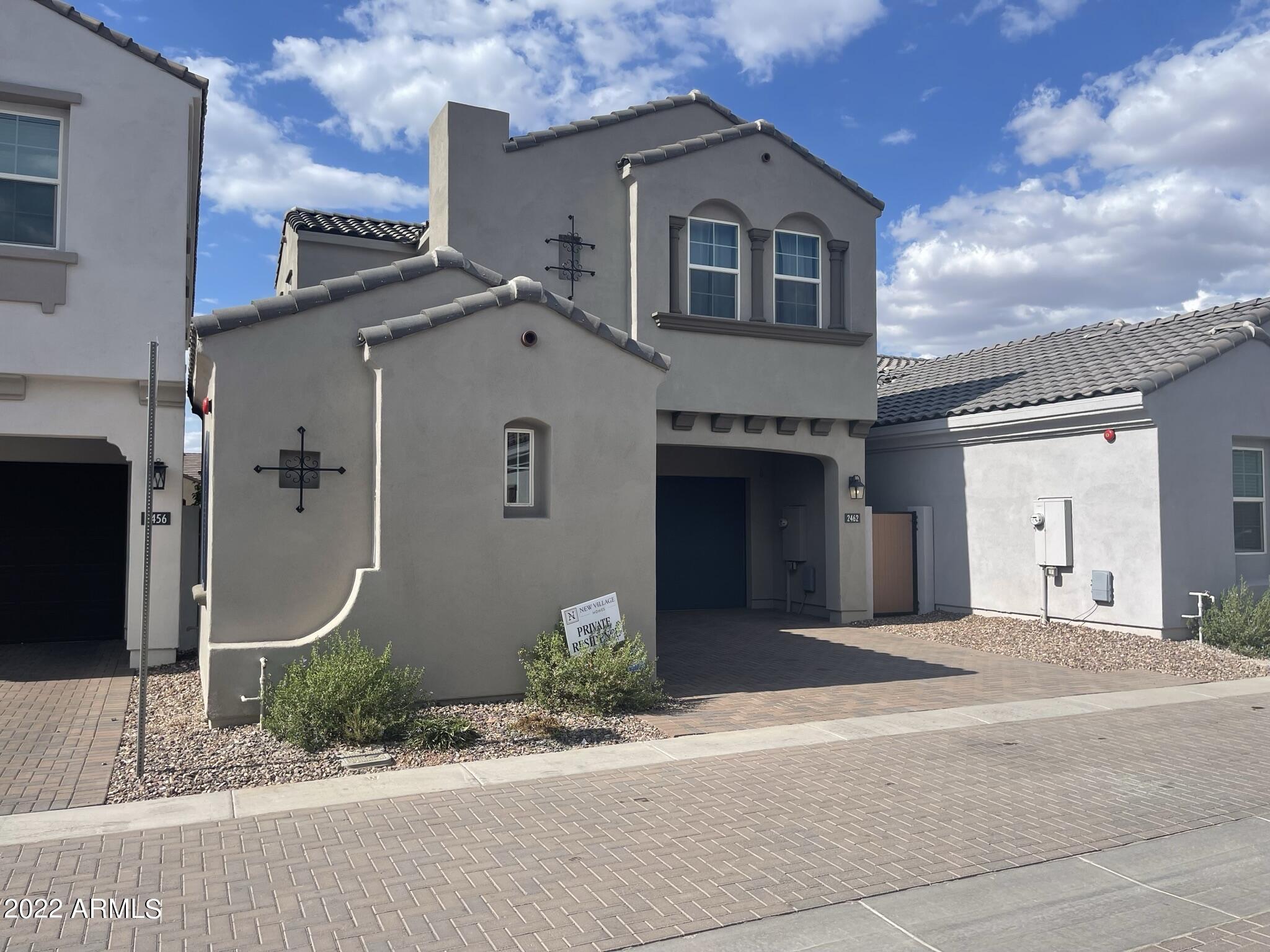 2462 E LOVEBIRD Lane