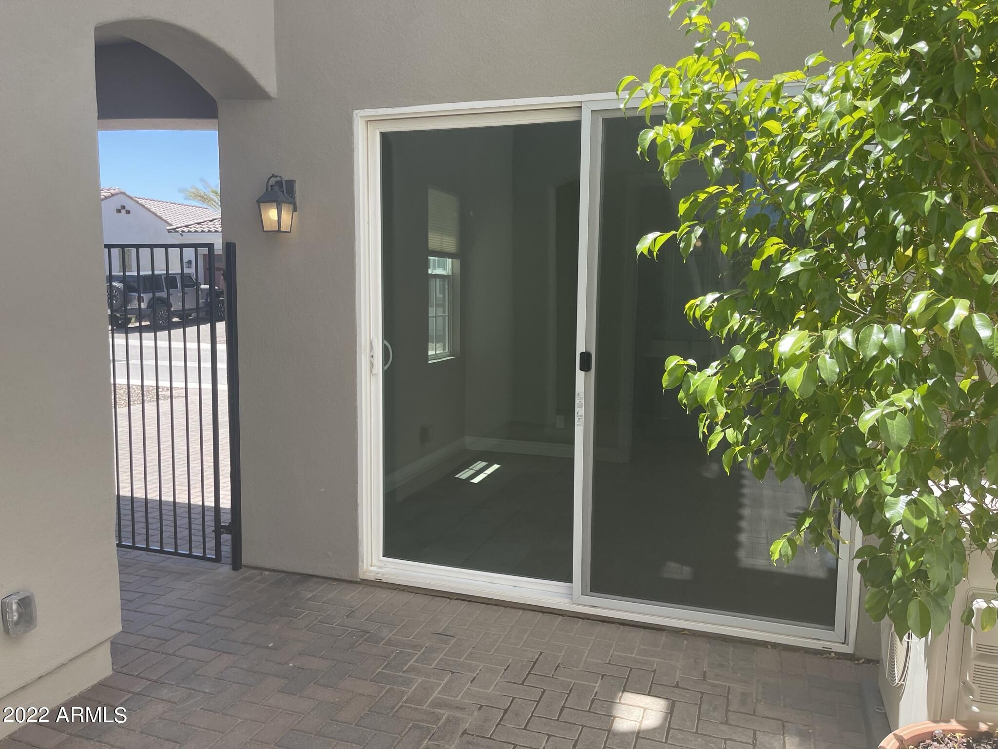 2462 E LOVEBIRD Lane