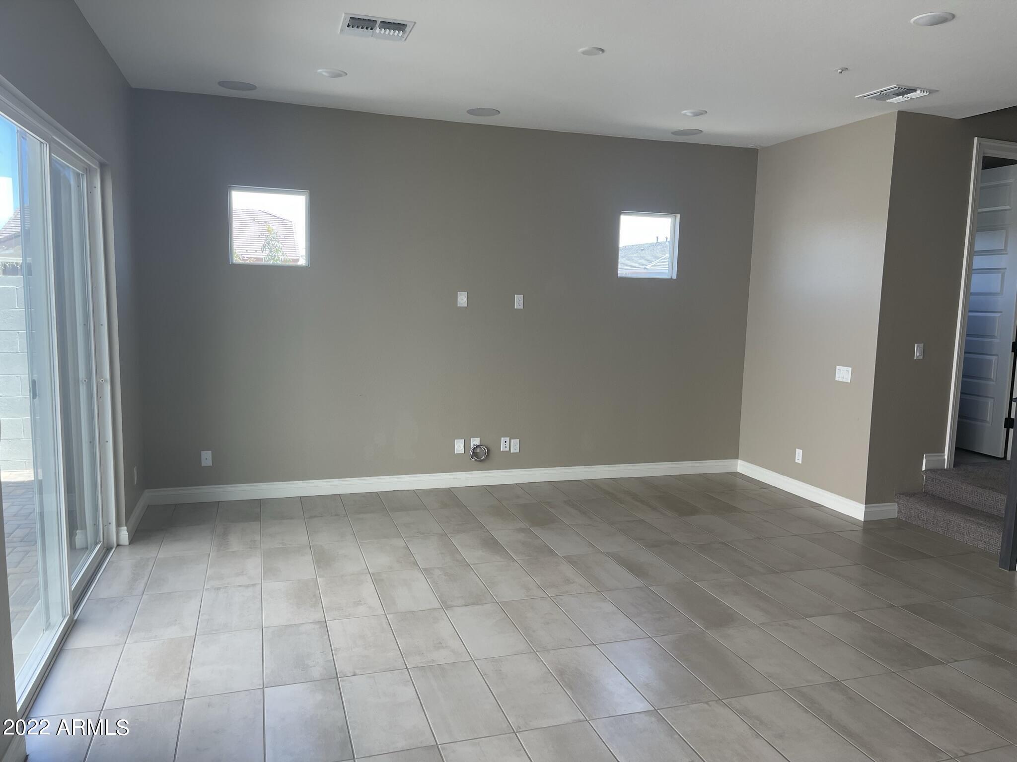 2462 E LOVEBIRD Lane