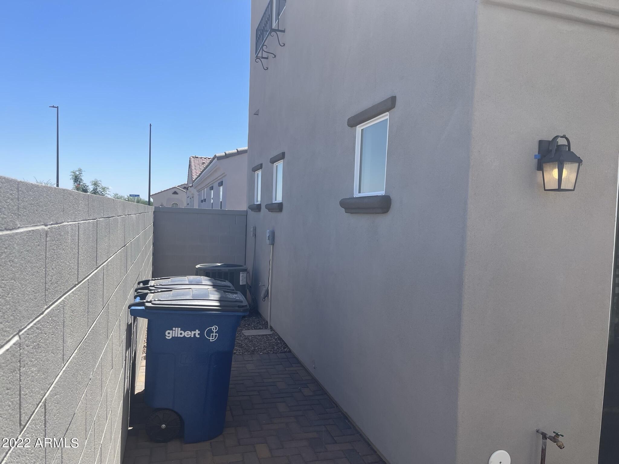 2462 E LOVEBIRD Lane