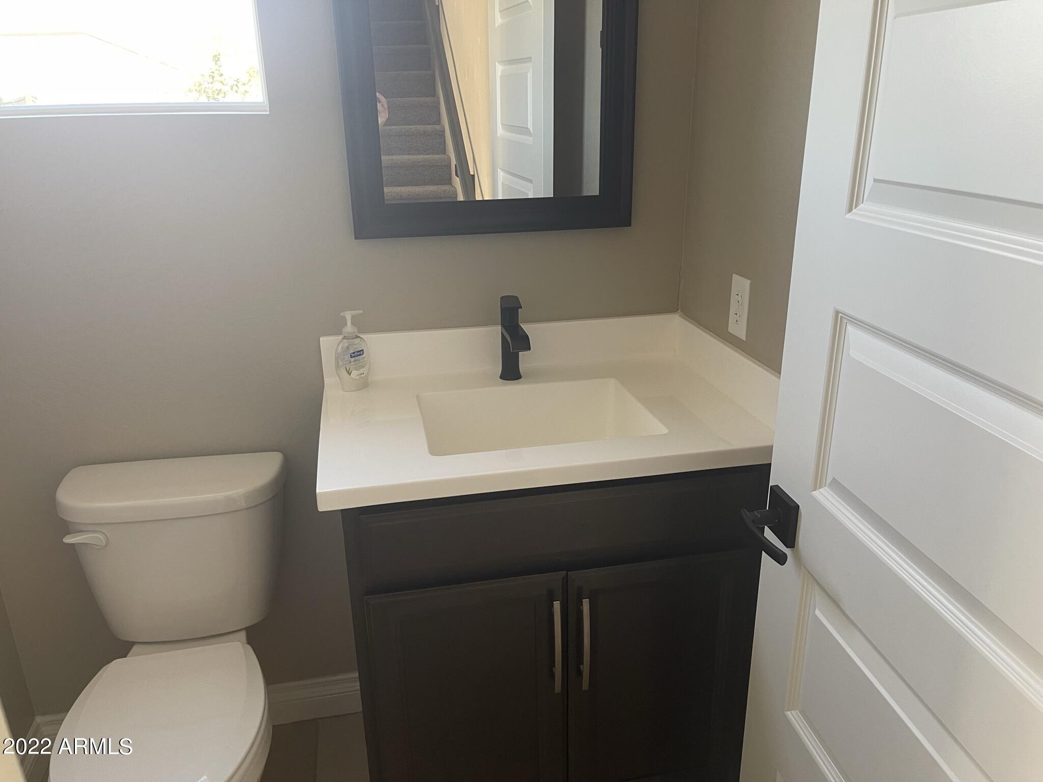 2462 E LOVEBIRD Lane