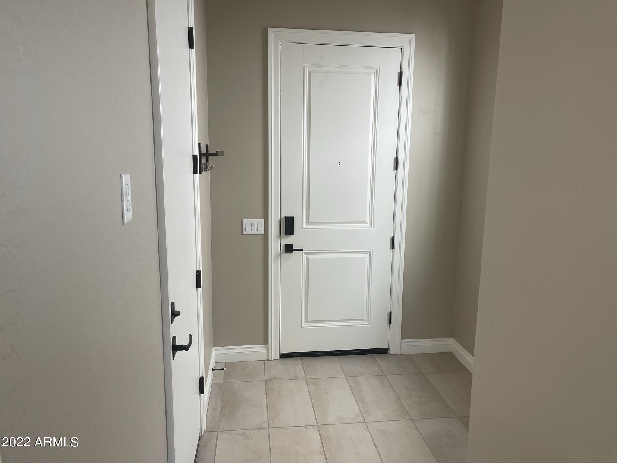 2462 E LOVEBIRD Lane