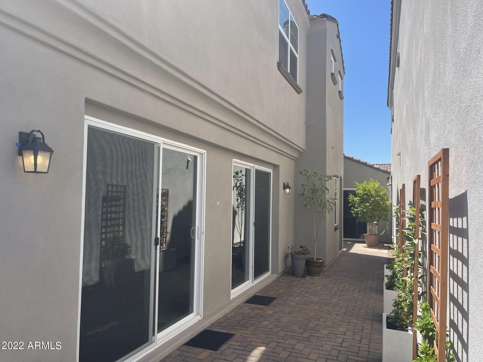 2462 E LOVEBIRD Lane