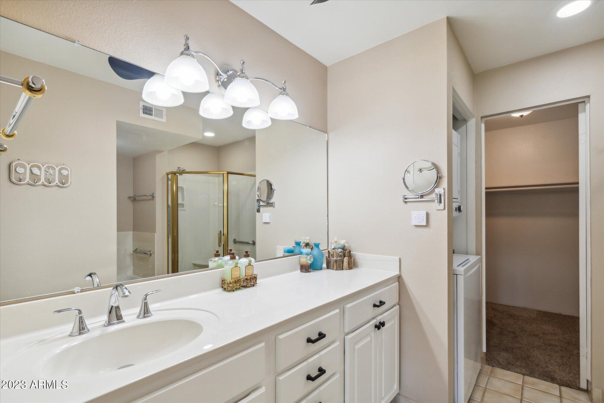 5205 N 24TH Street, 206