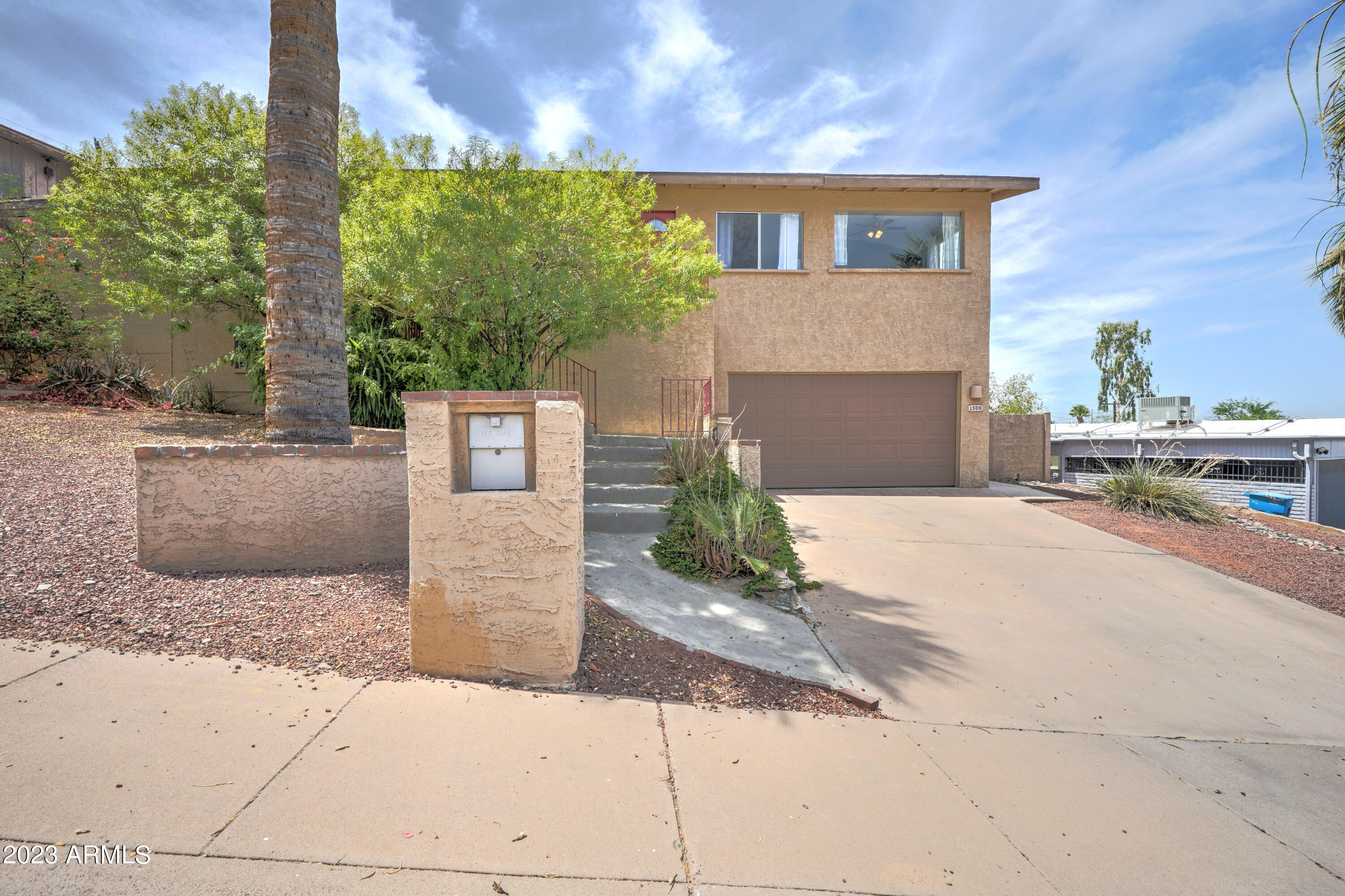1309 E ECHO Lane