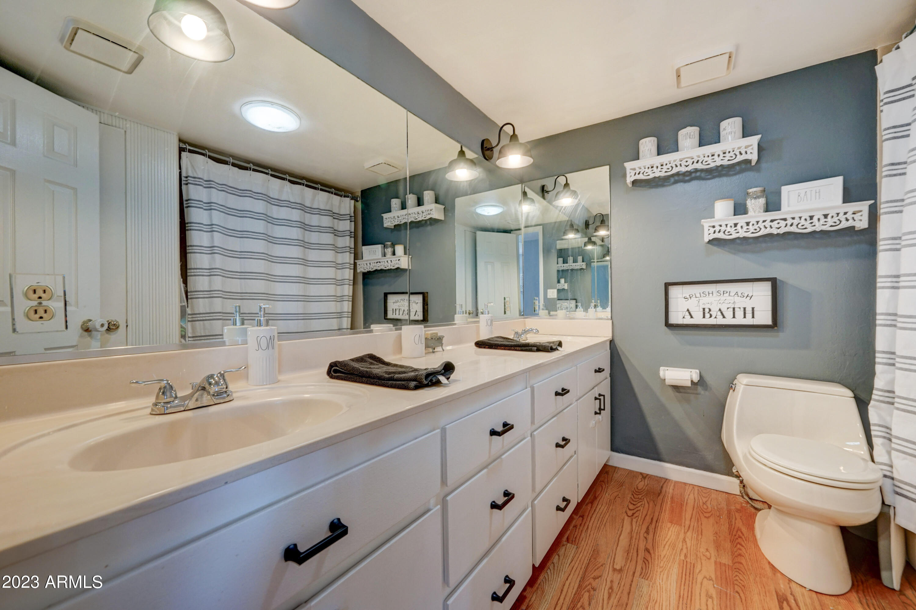 1309 E ECHO Lane