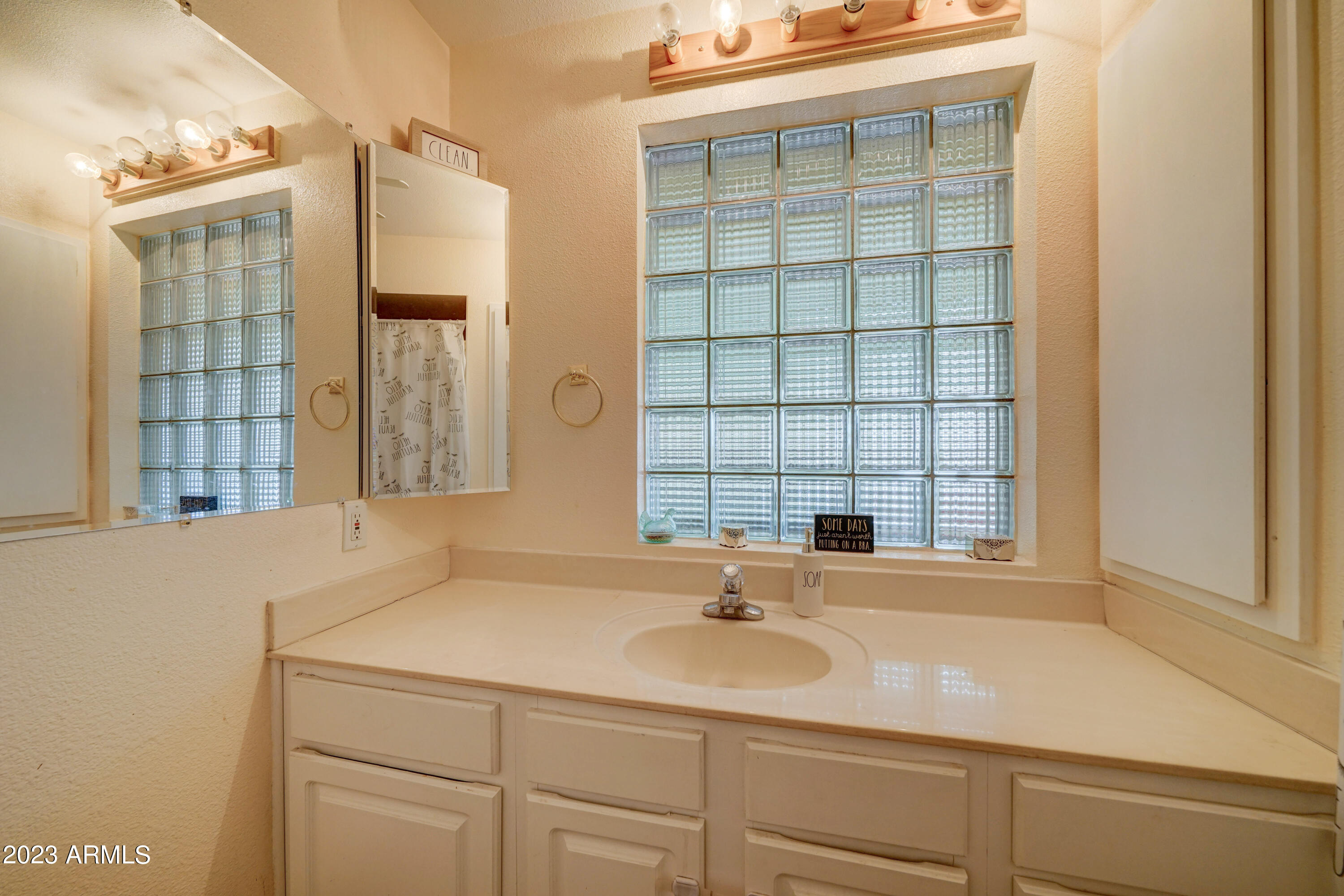 1309 E ECHO Lane