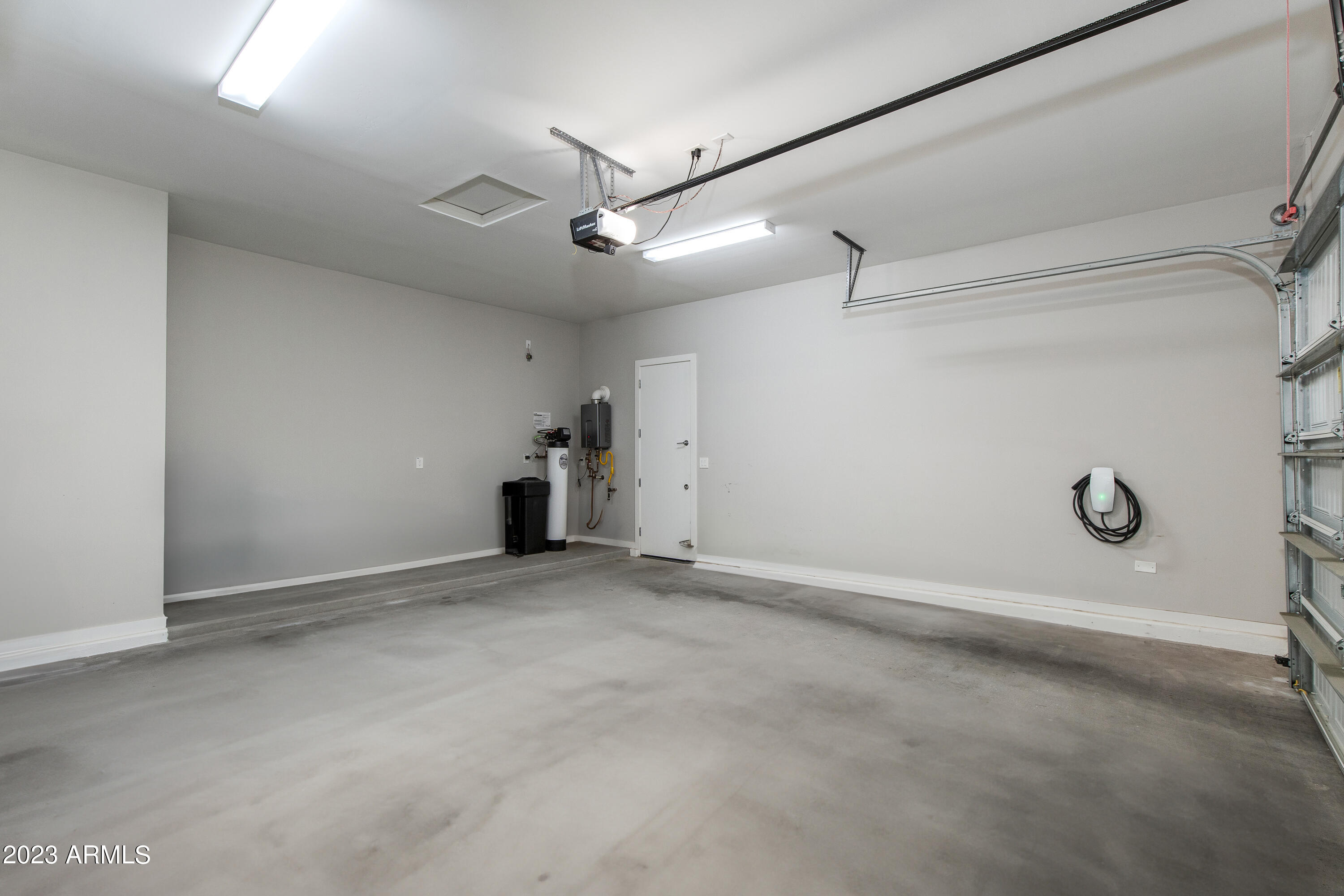 6016 E Thunder Hawk Road