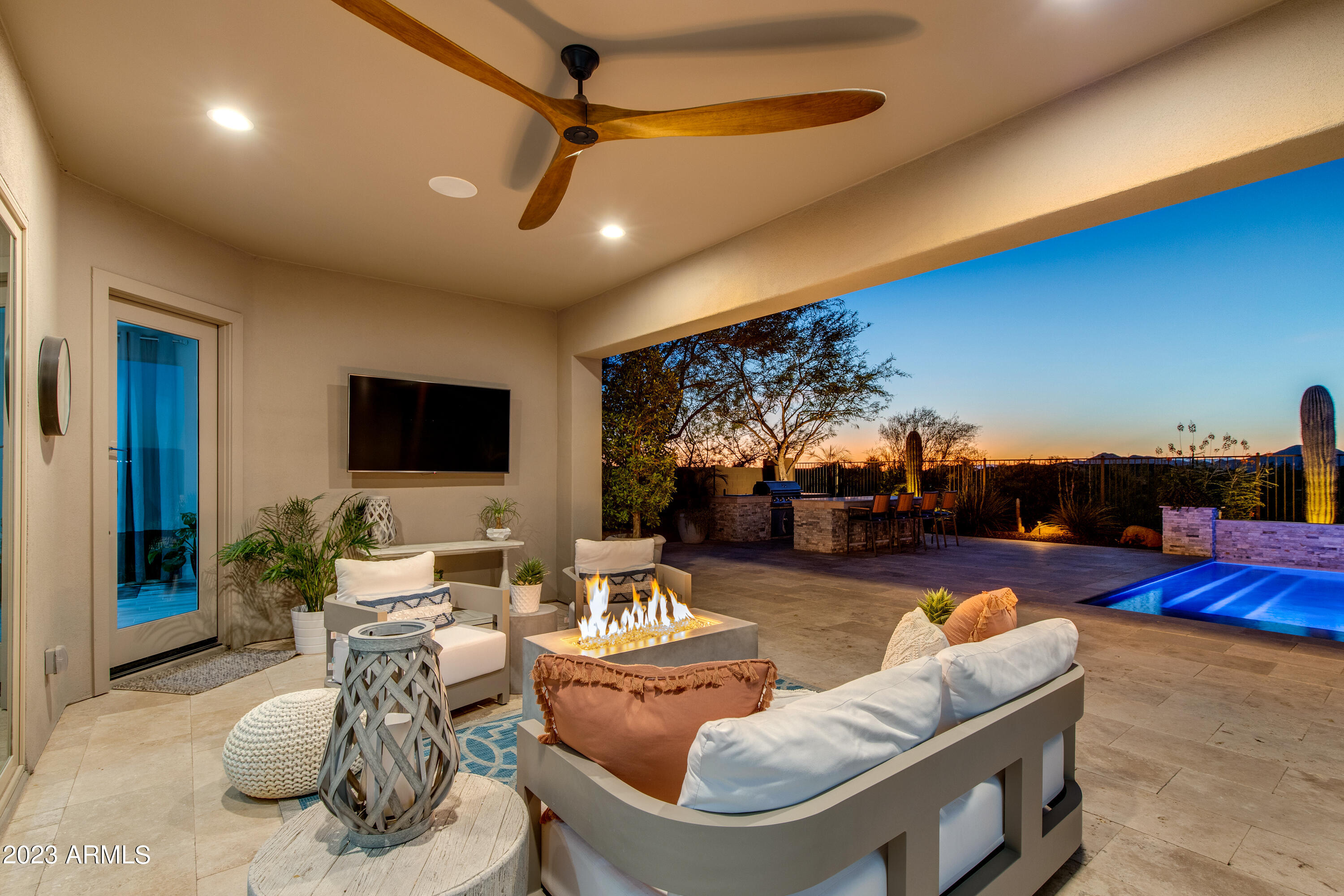 6016 E Thunder Hawk Road