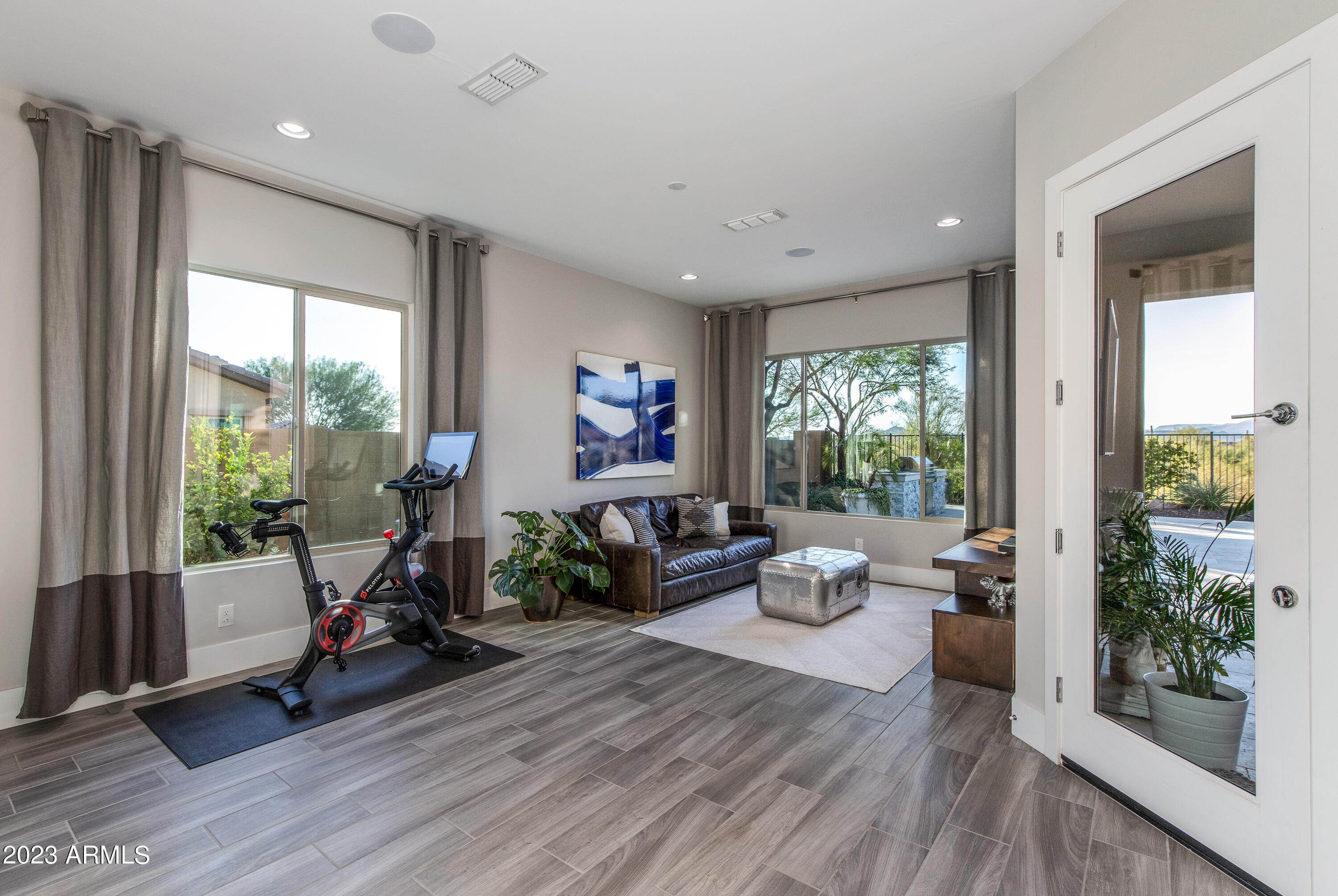 6016 E Thunder Hawk Road