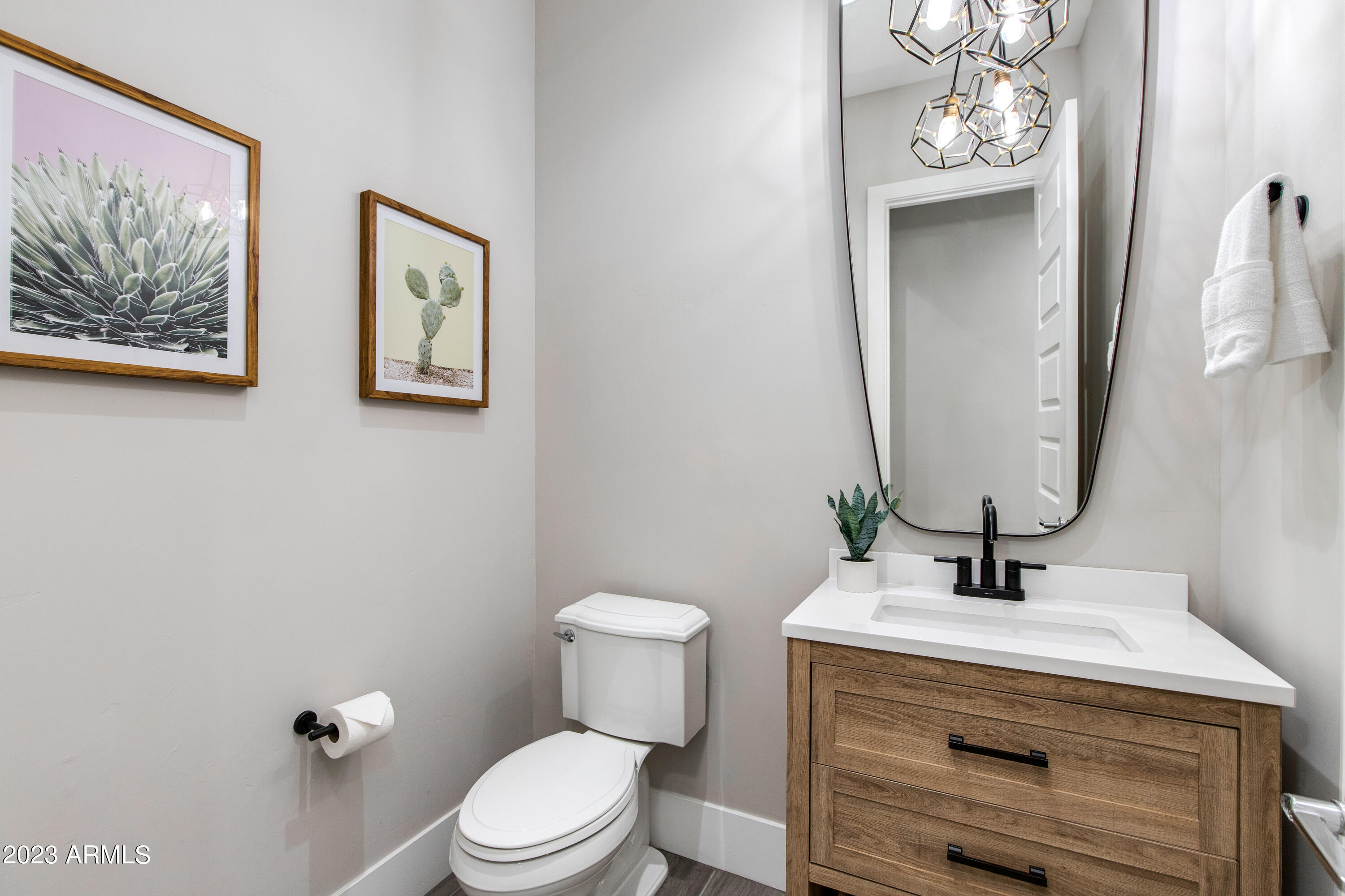 6016 E Thunder Hawk Road