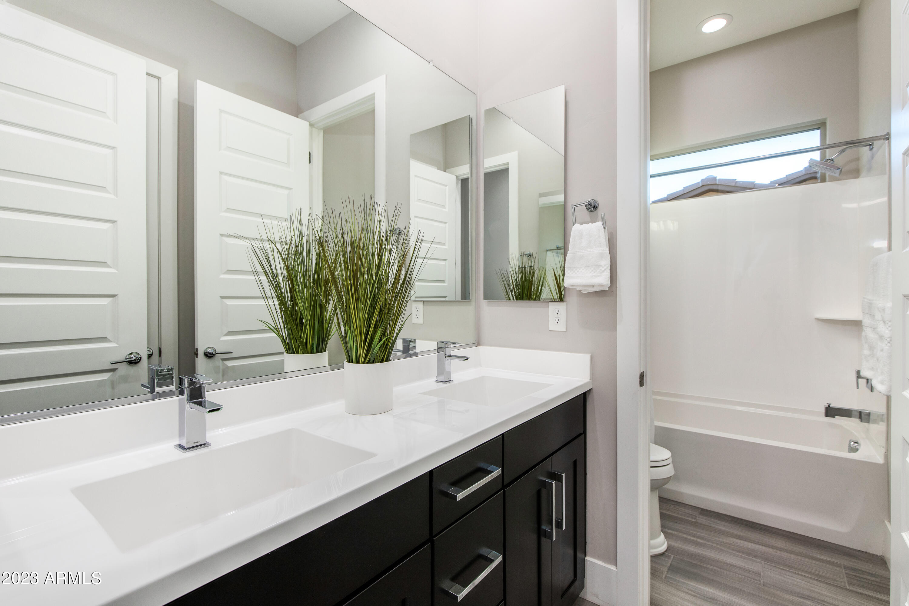 6016 E Thunder Hawk Road