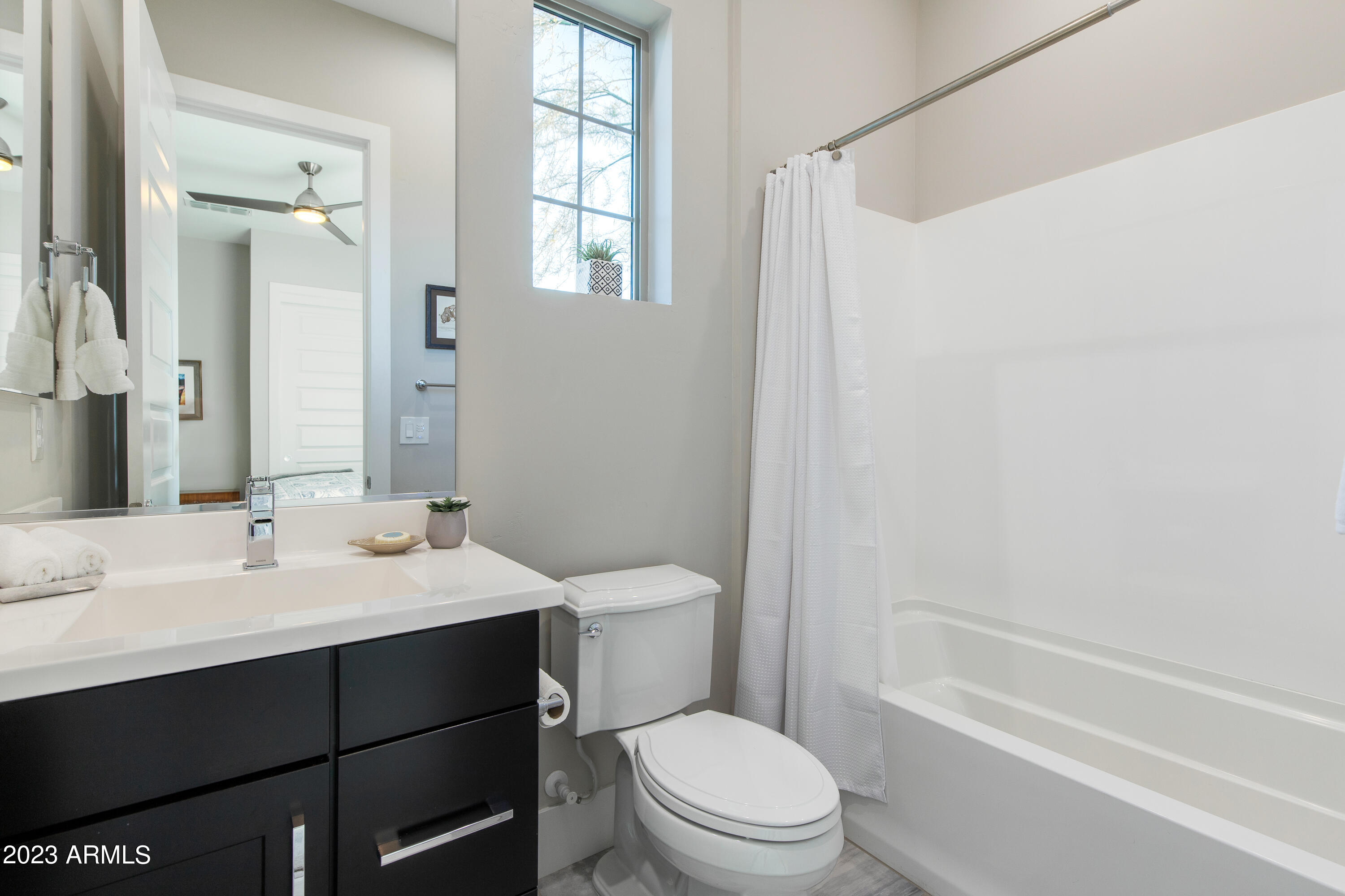 6016 E Thunder Hawk Road