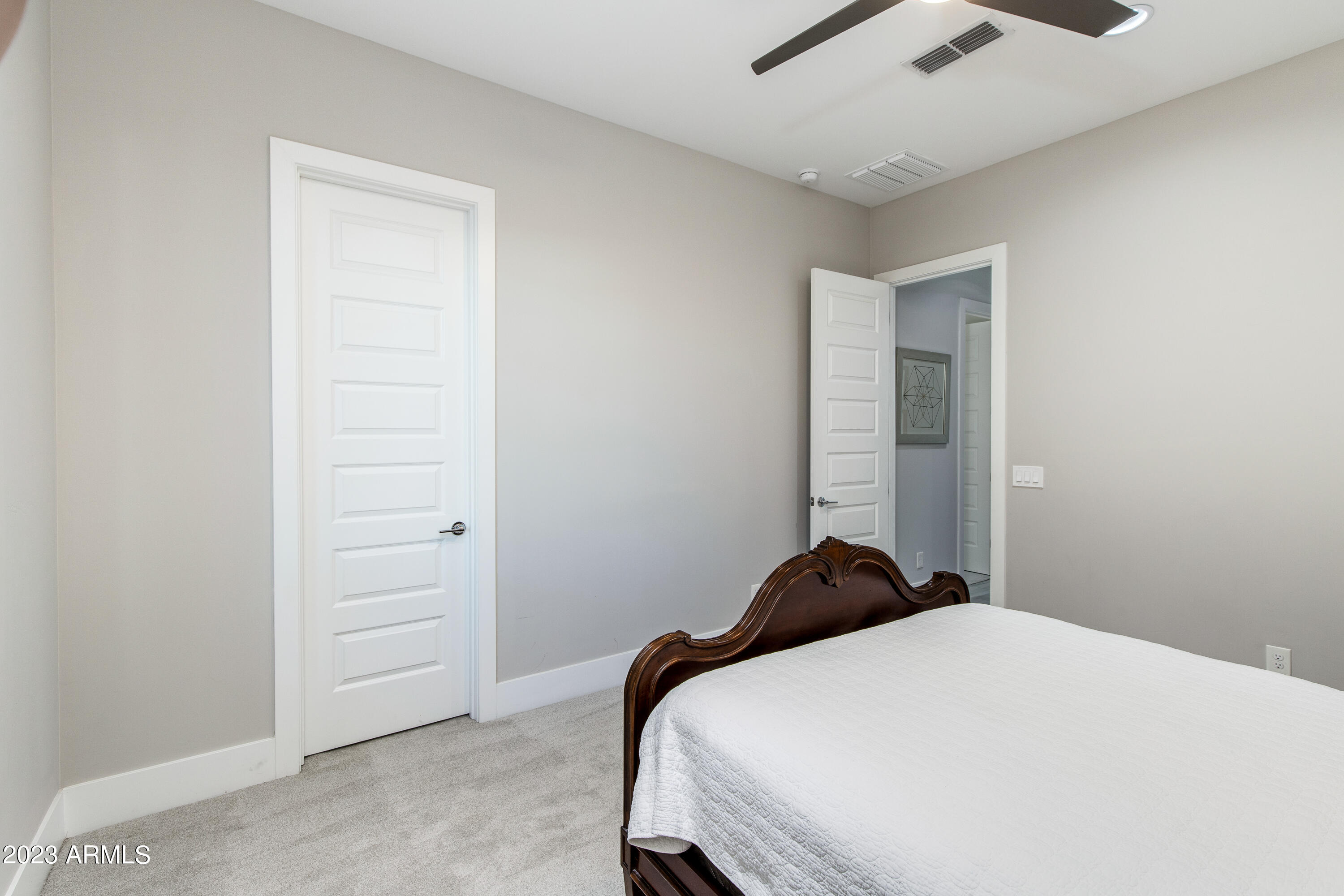 6016 E Thunder Hawk Road