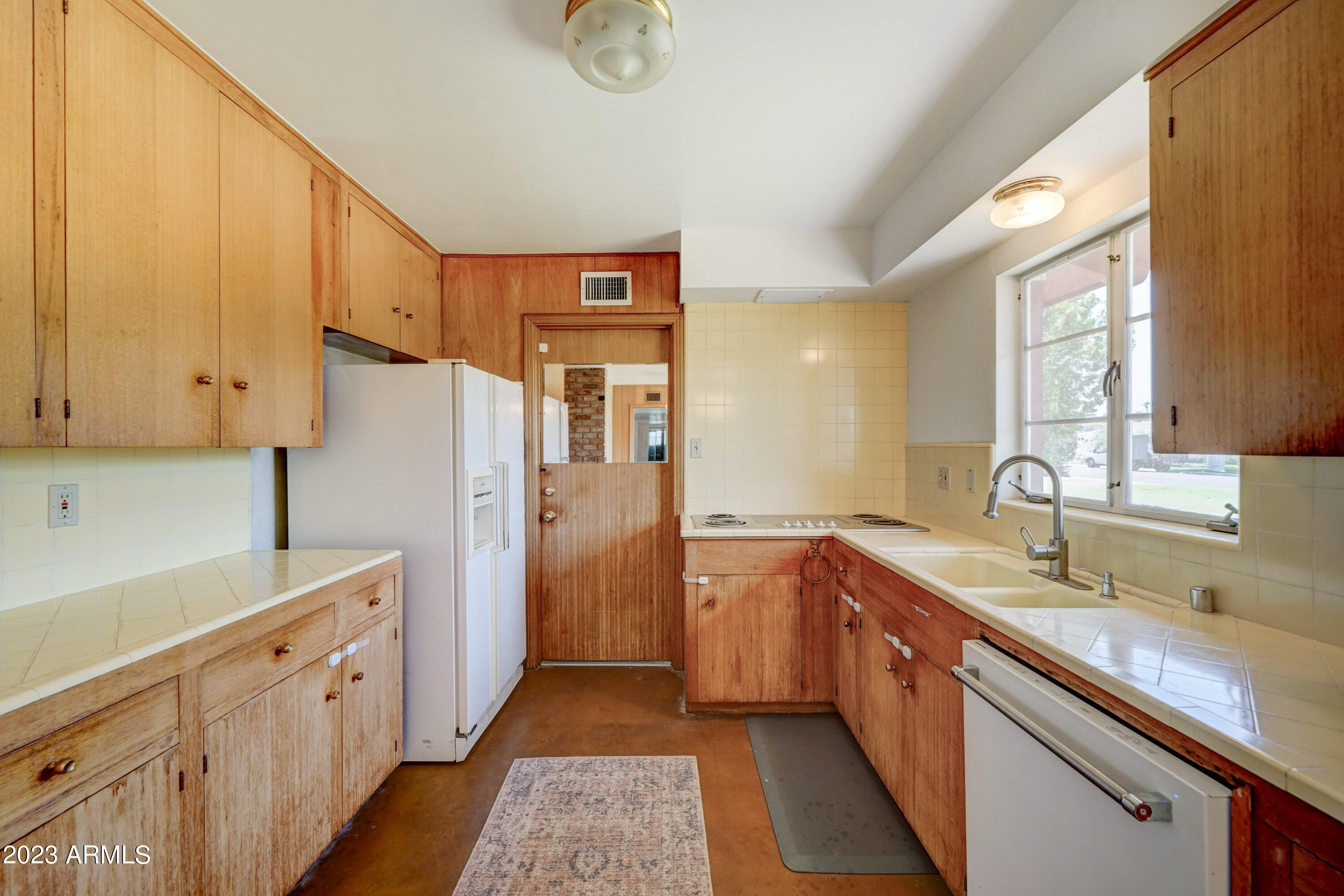 4118 E PASADENA Avenue