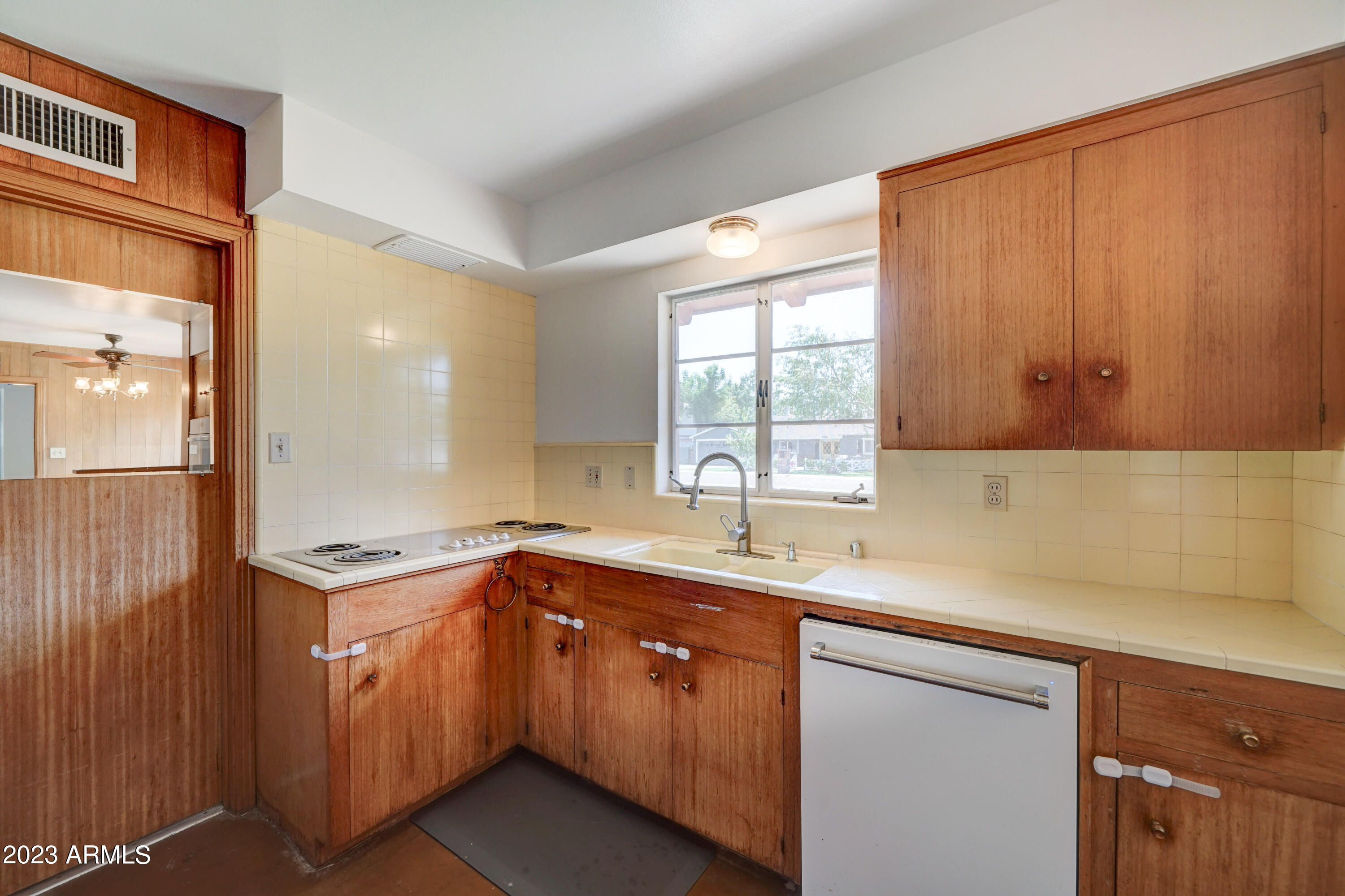 4118 E PASADENA Avenue