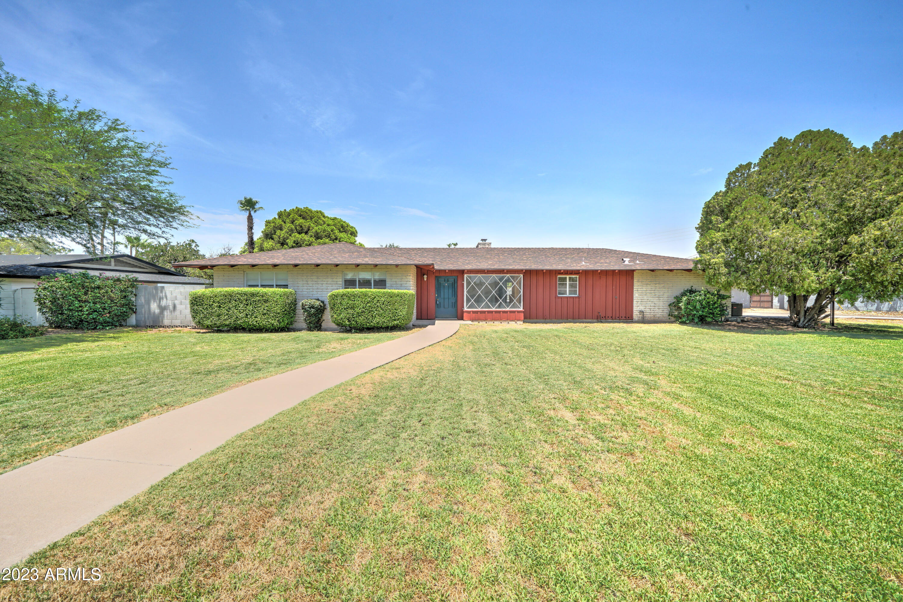 4118 E PASADENA Avenue