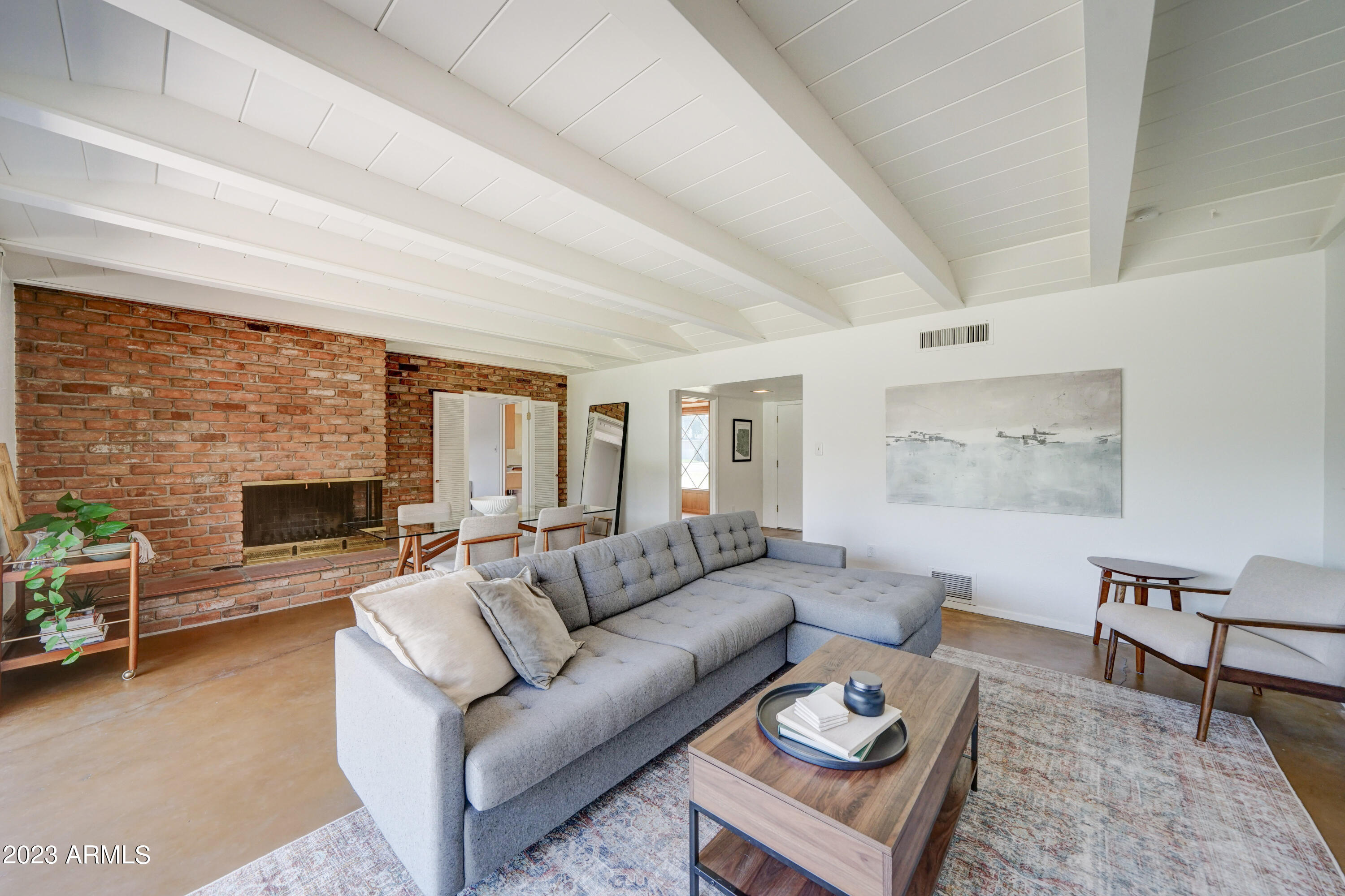 4118 E PASADENA Avenue