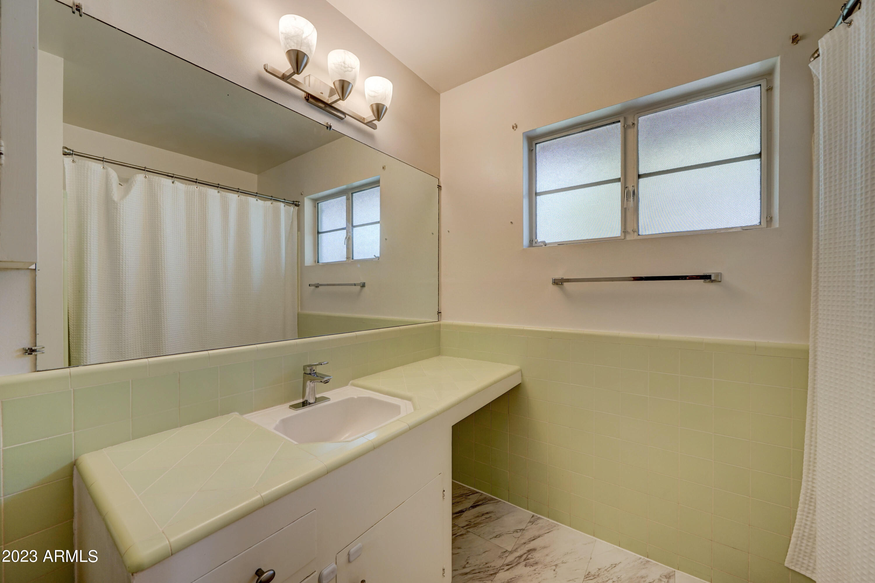 4118 E PASADENA Avenue