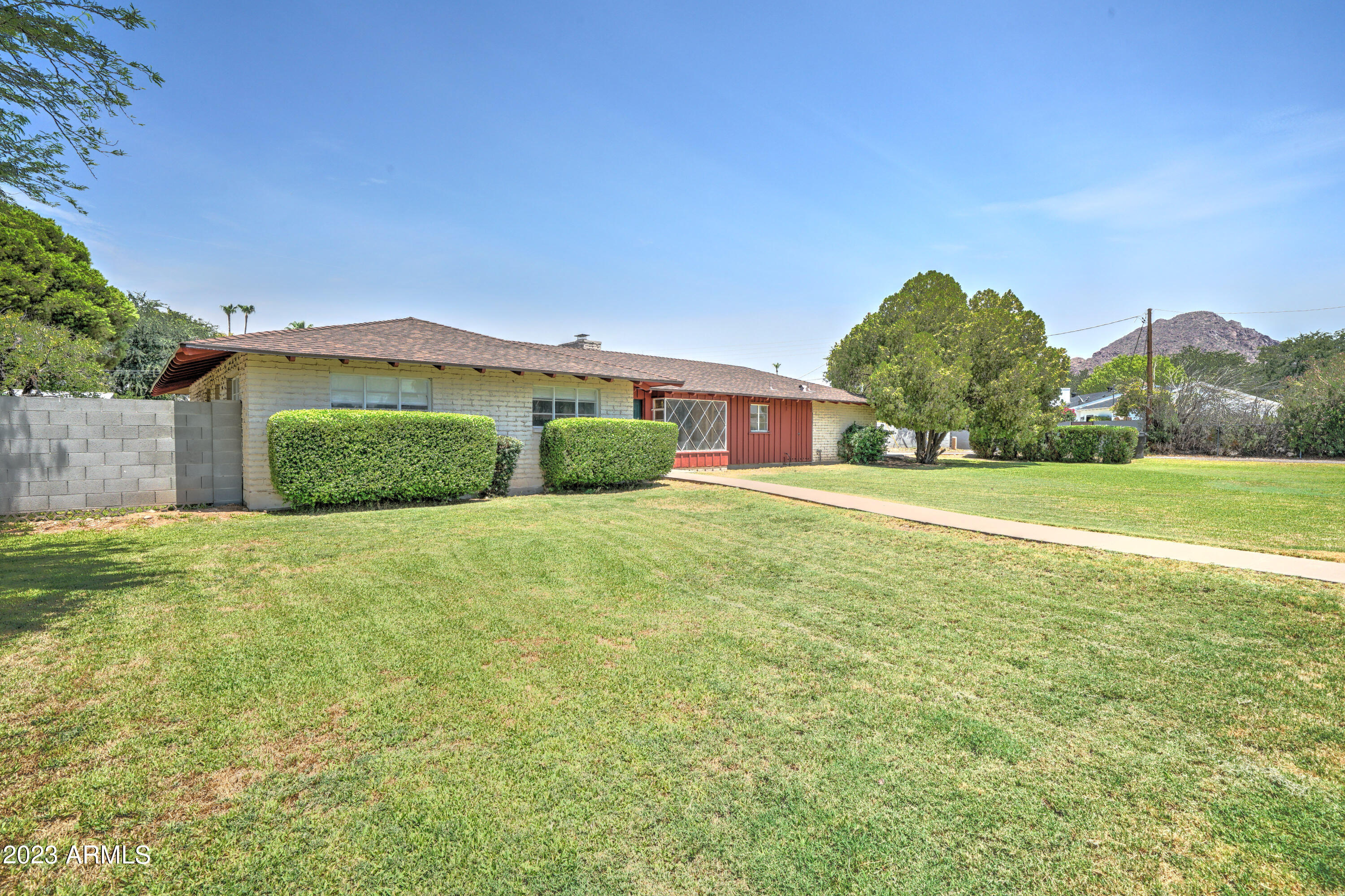 4118 E PASADENA Avenue