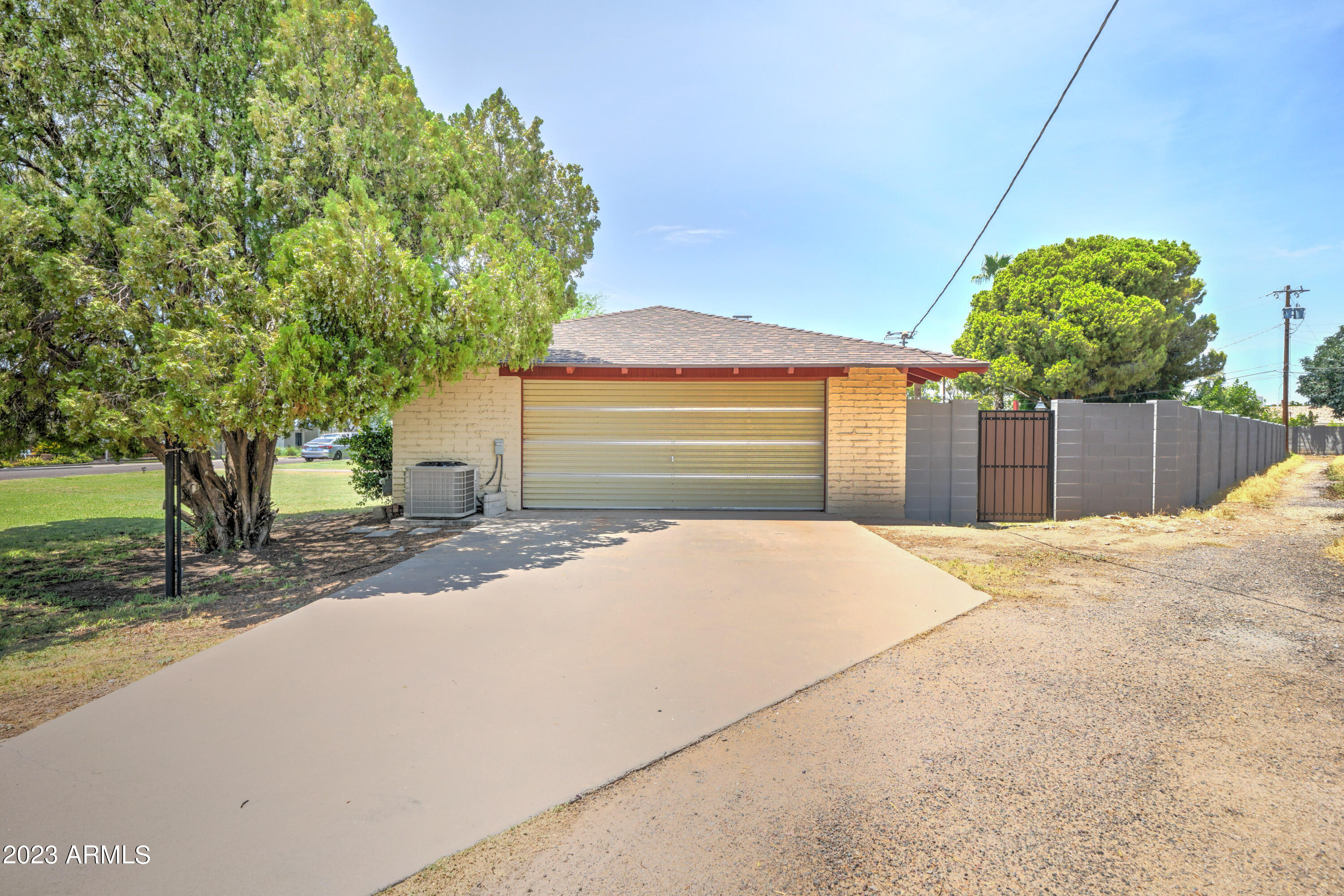 4118 E PASADENA Avenue