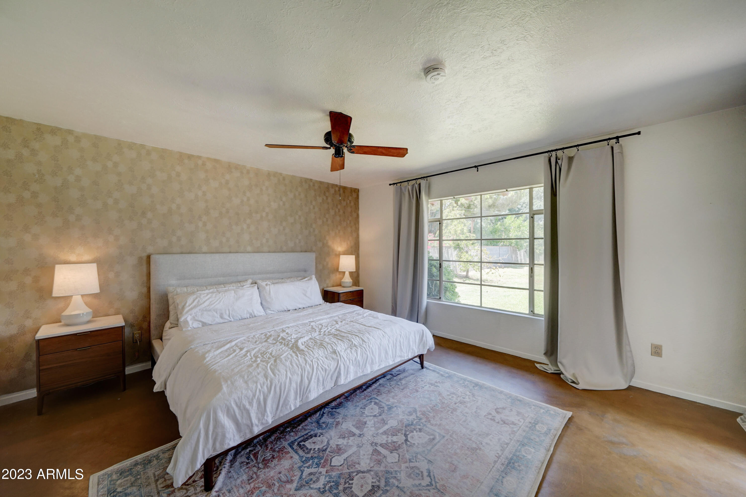 4118 E PASADENA Avenue