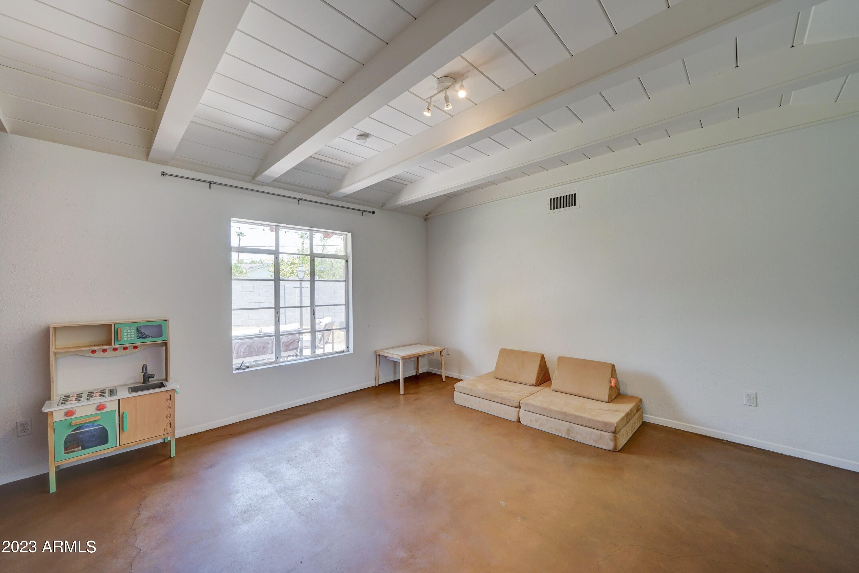 4118 E PASADENA Avenue