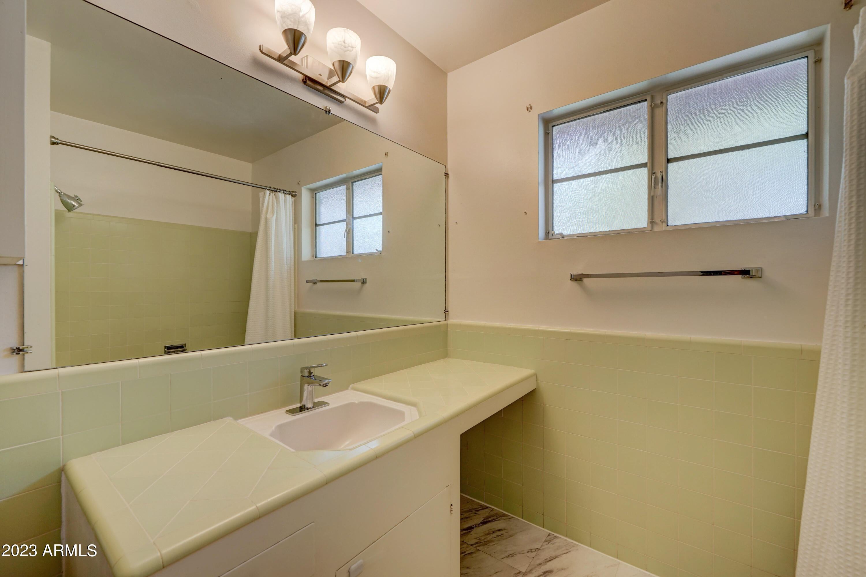 4118 E PASADENA Avenue