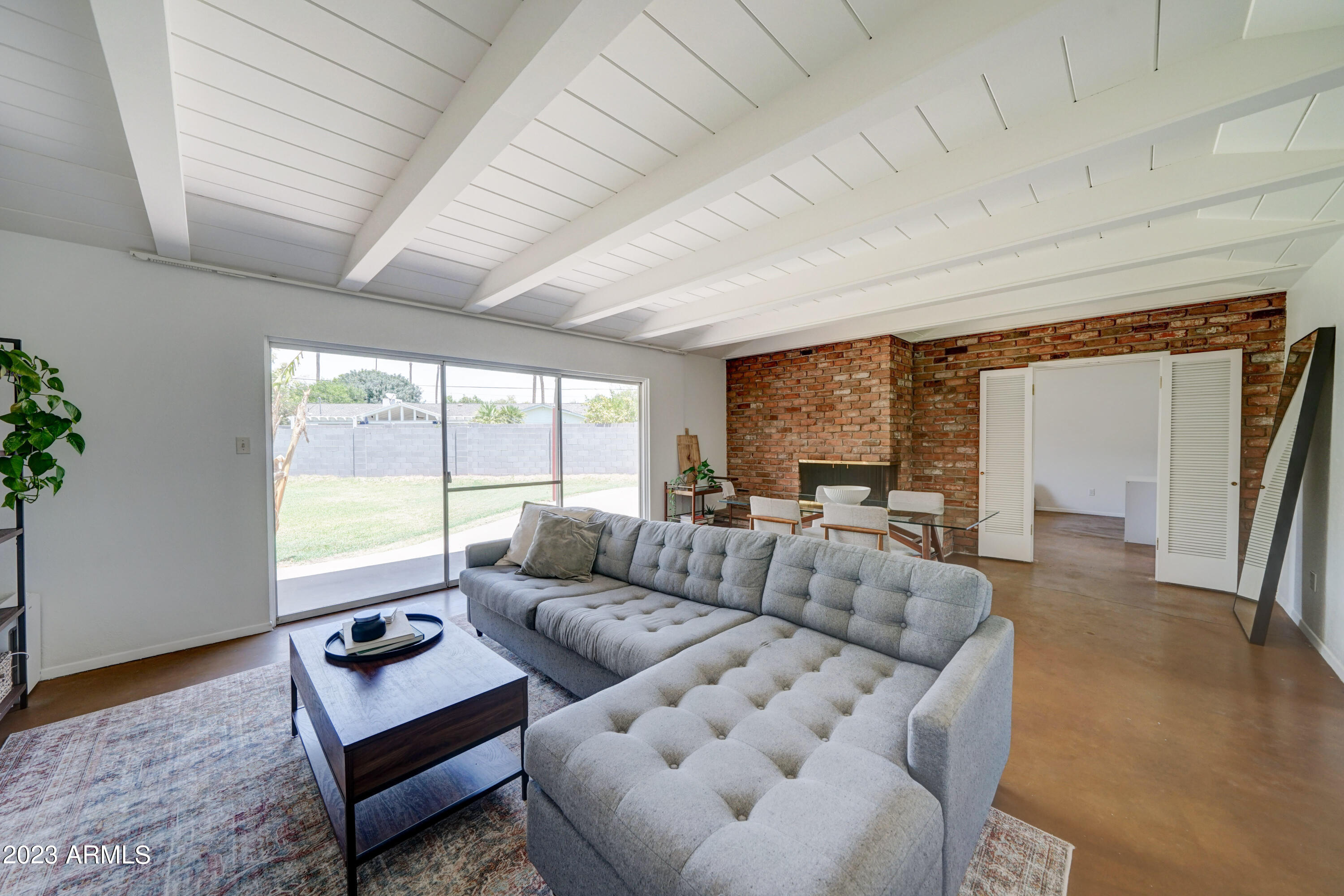 4118 E PASADENA Avenue