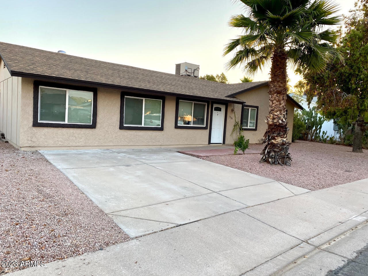 1530 N ROWEN