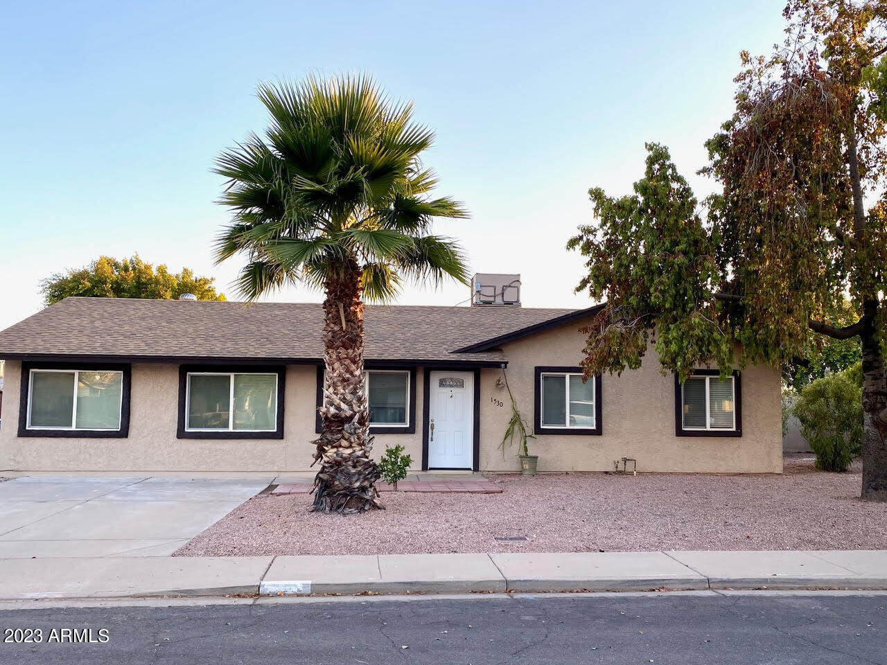 1530 N ROWEN