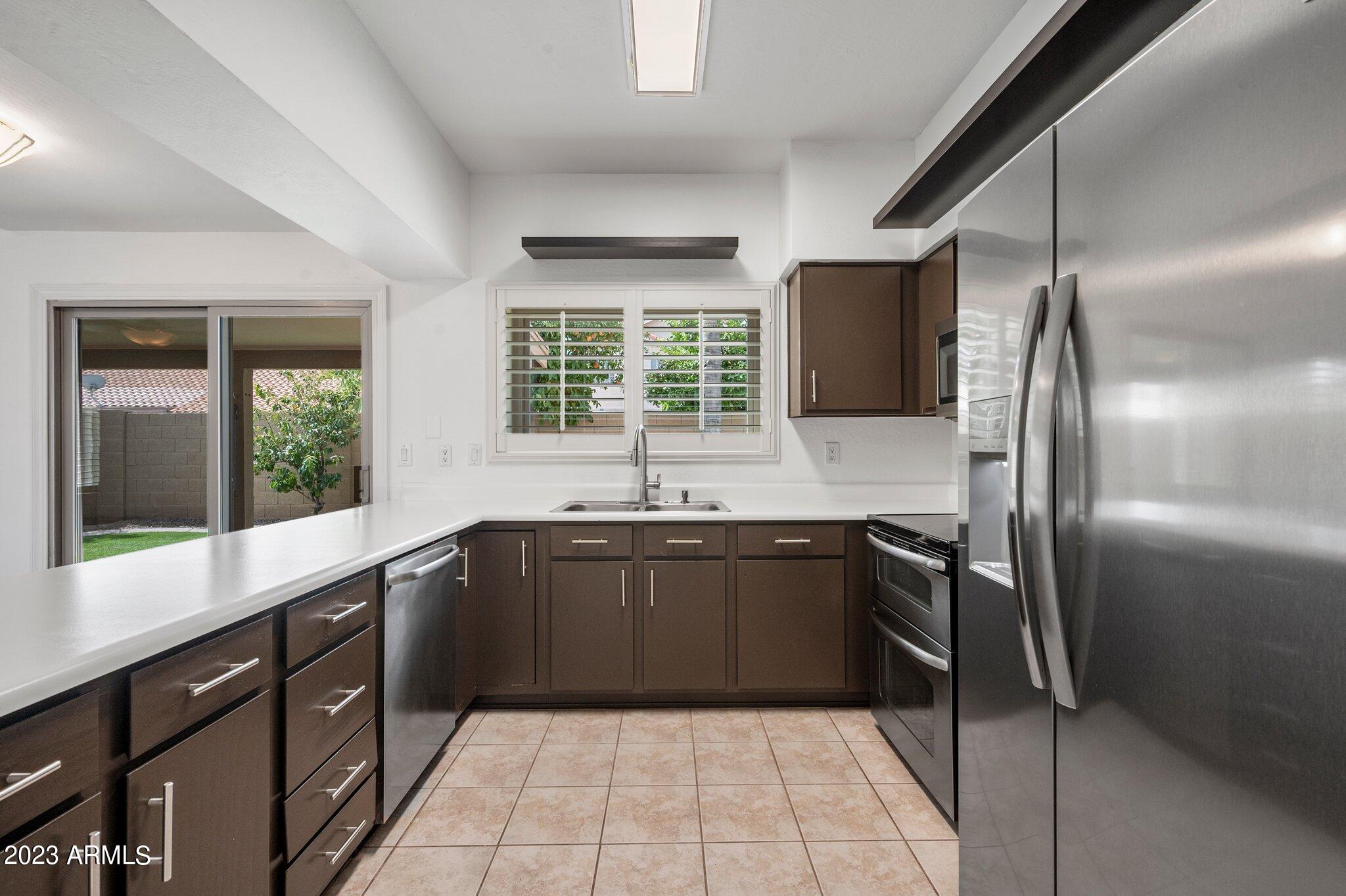 4529 E BLUEFIELD Avenue