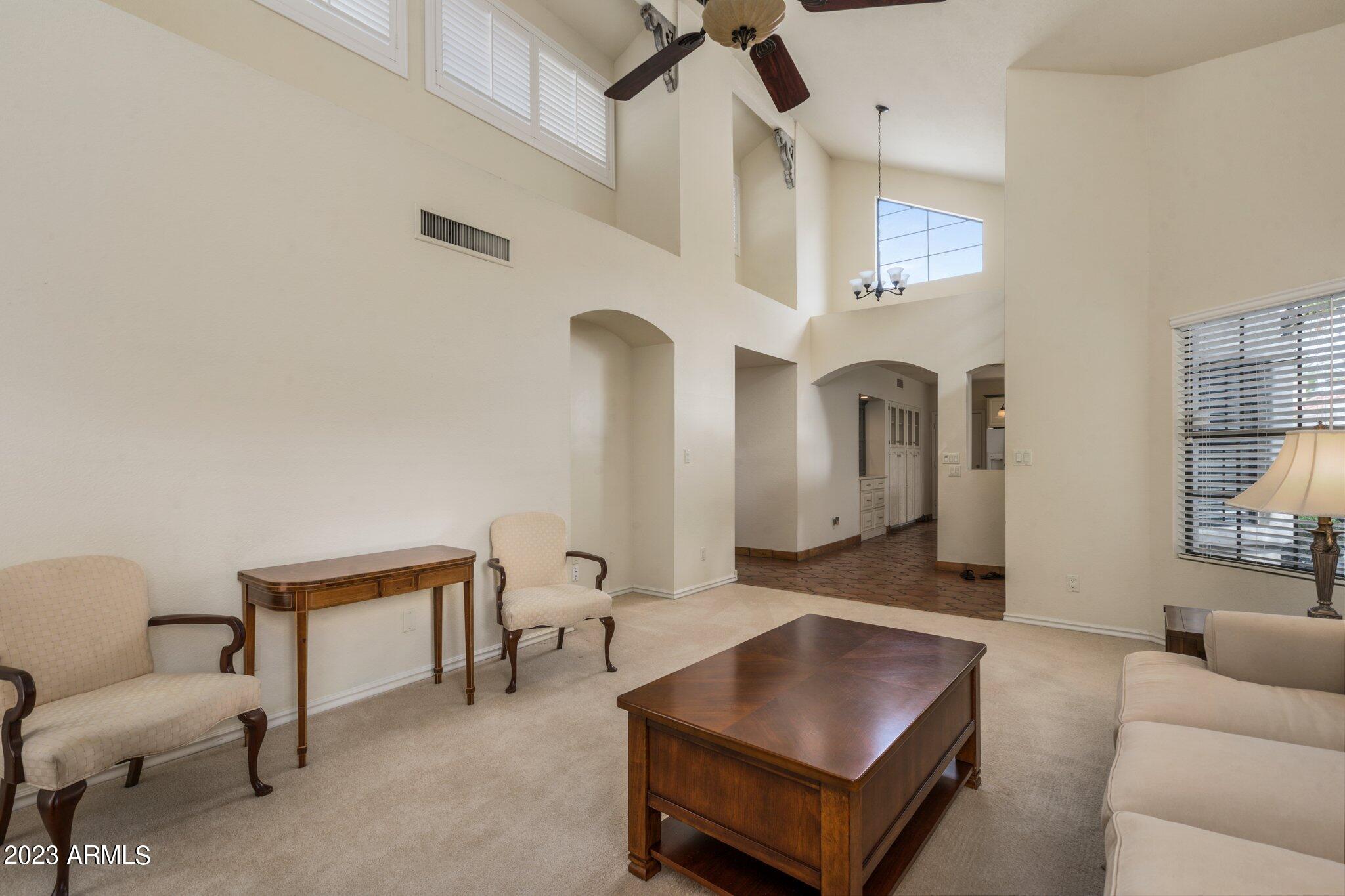 1909 E Calle De Arcos