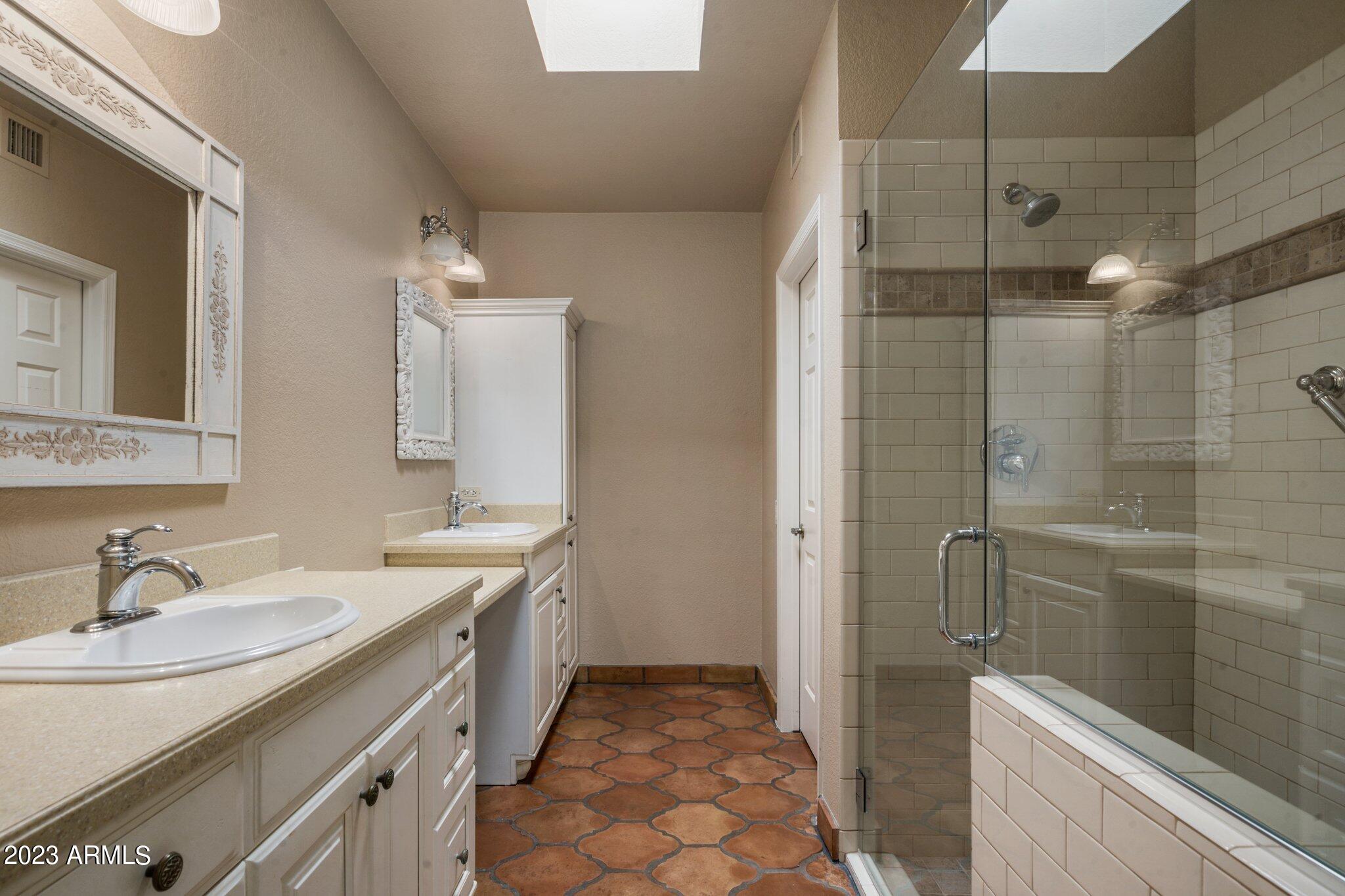 1909 E Calle De Arcos