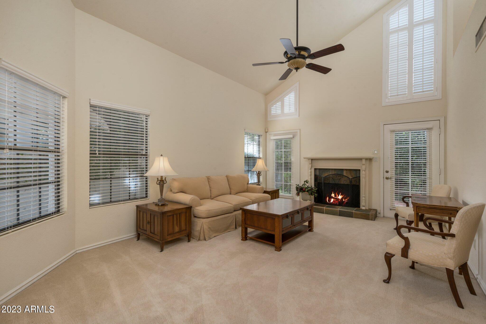 1909 E Calle De Arcos