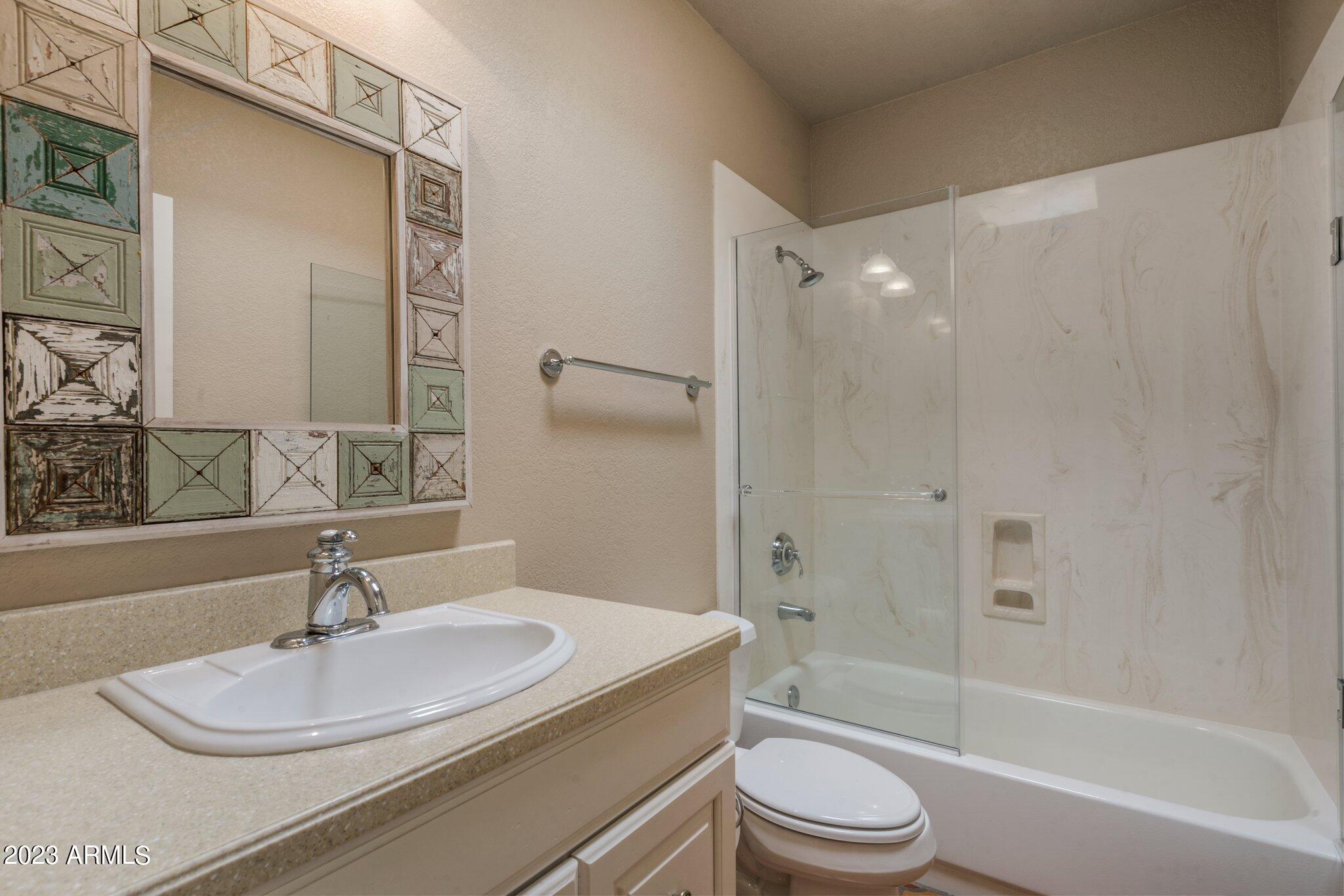 1909 E Calle De Arcos