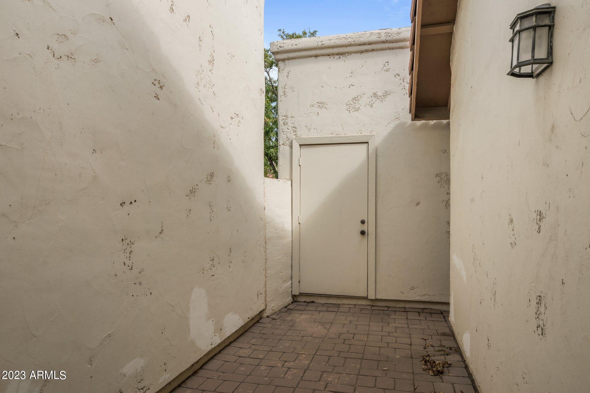 1909 E Calle De Arcos