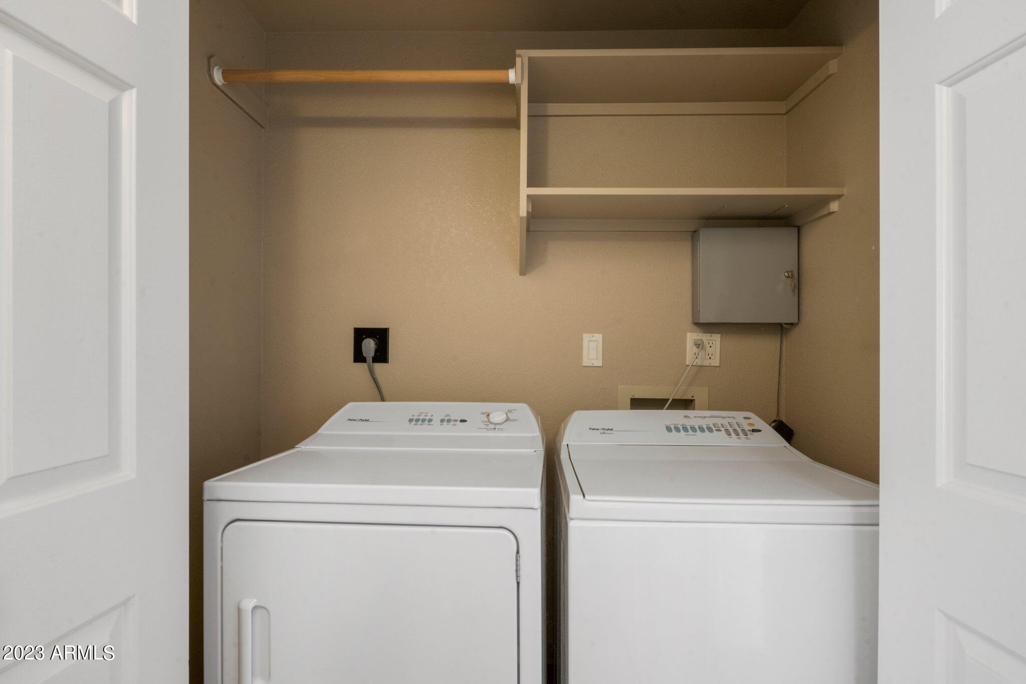 1909 E Calle De Arcos