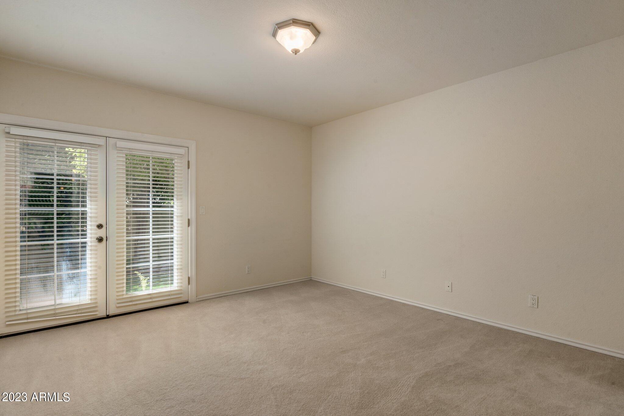 1909 E Calle De Arcos