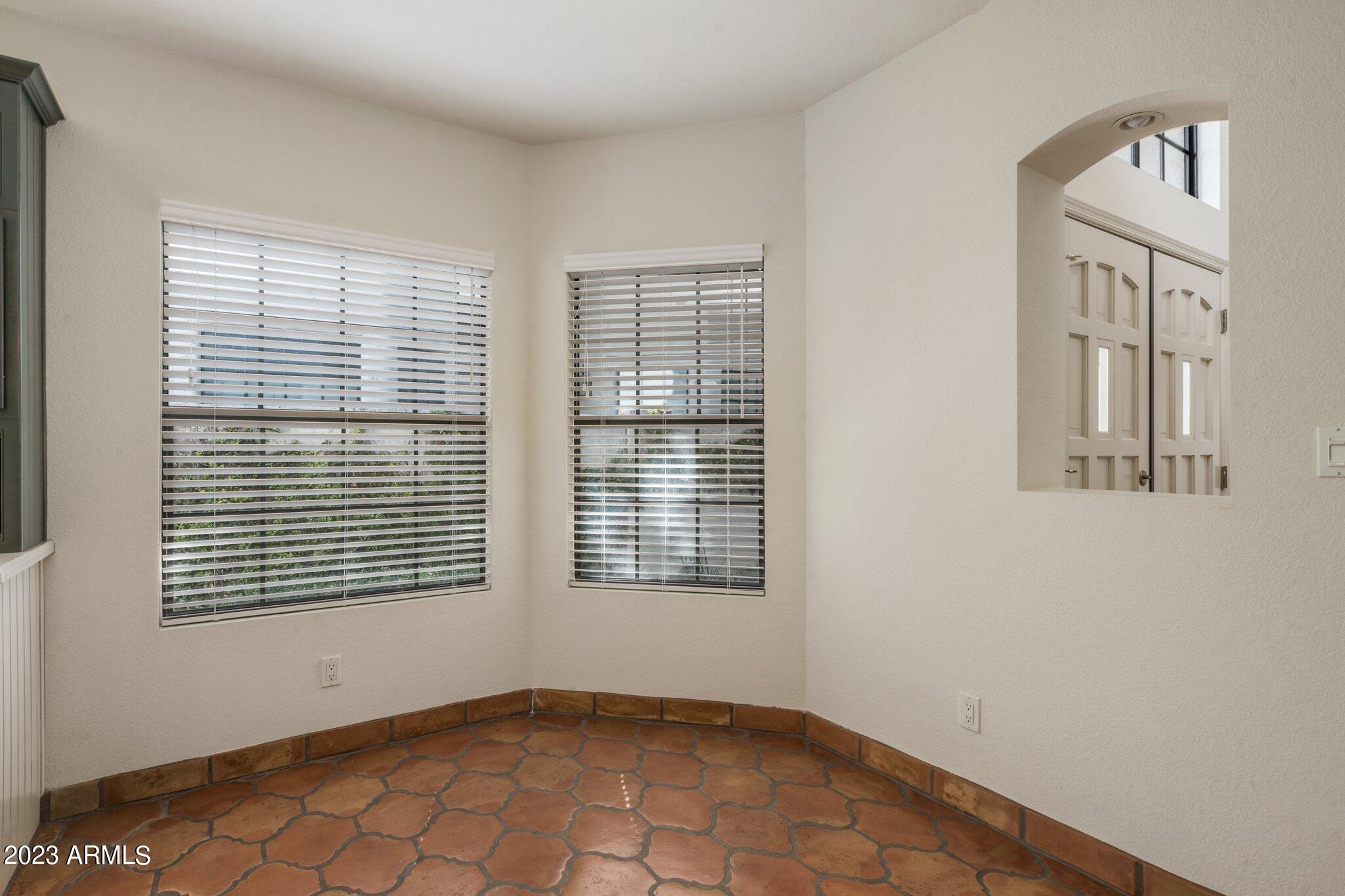 1909 E Calle De Arcos