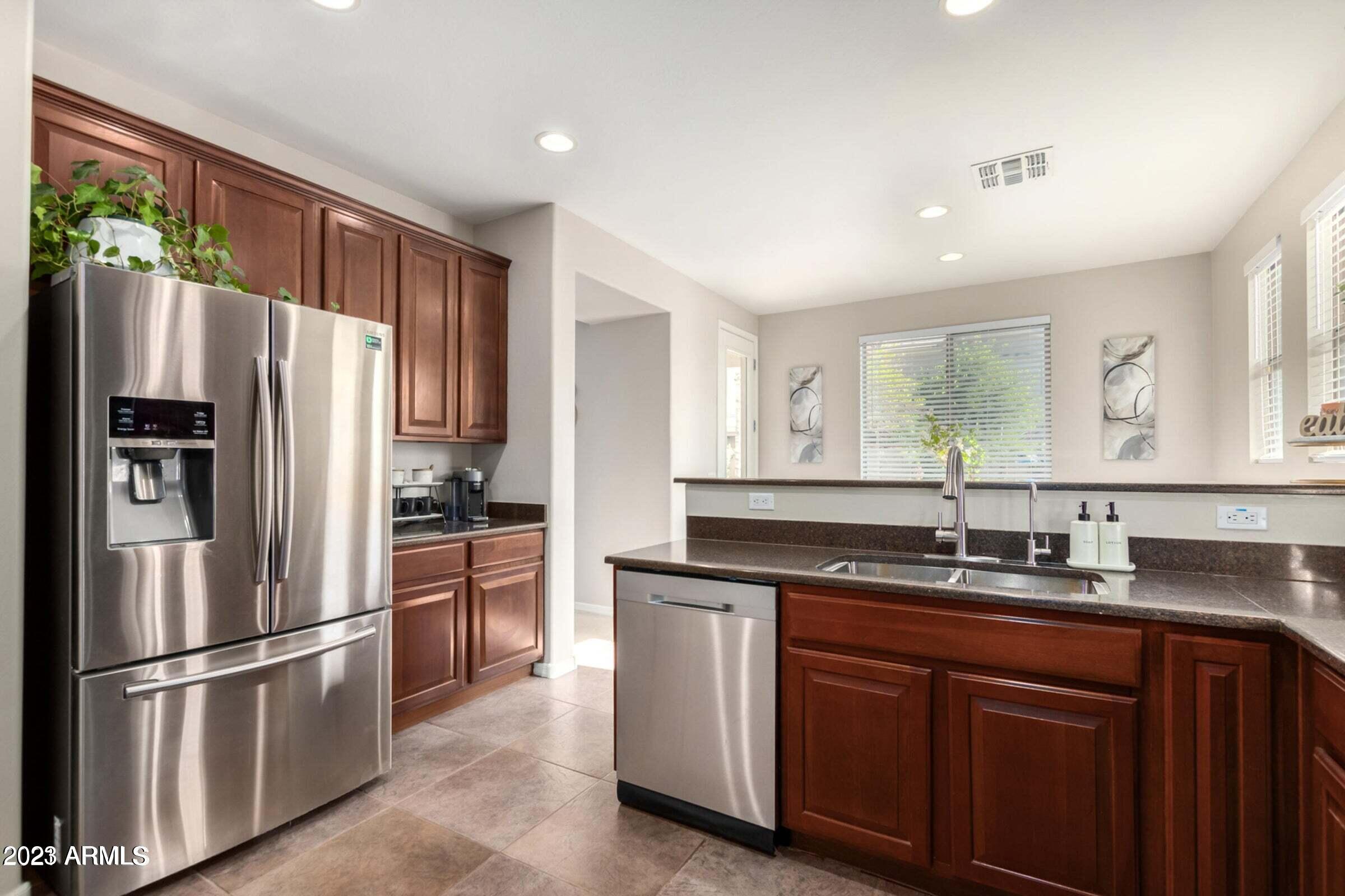 6835 W PLEASANT Lane