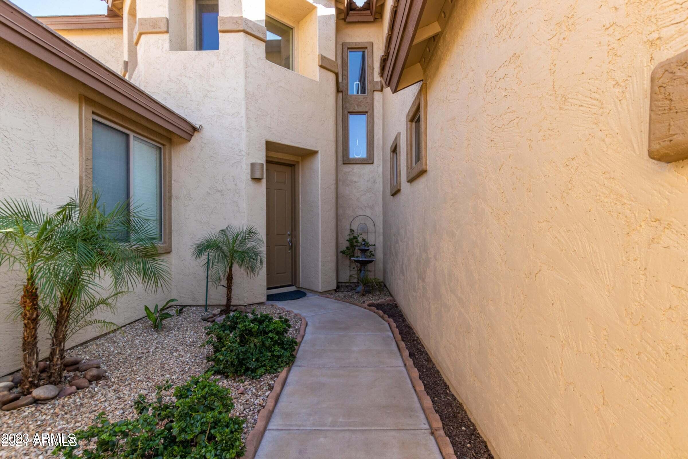 6835 W PLEASANT Lane