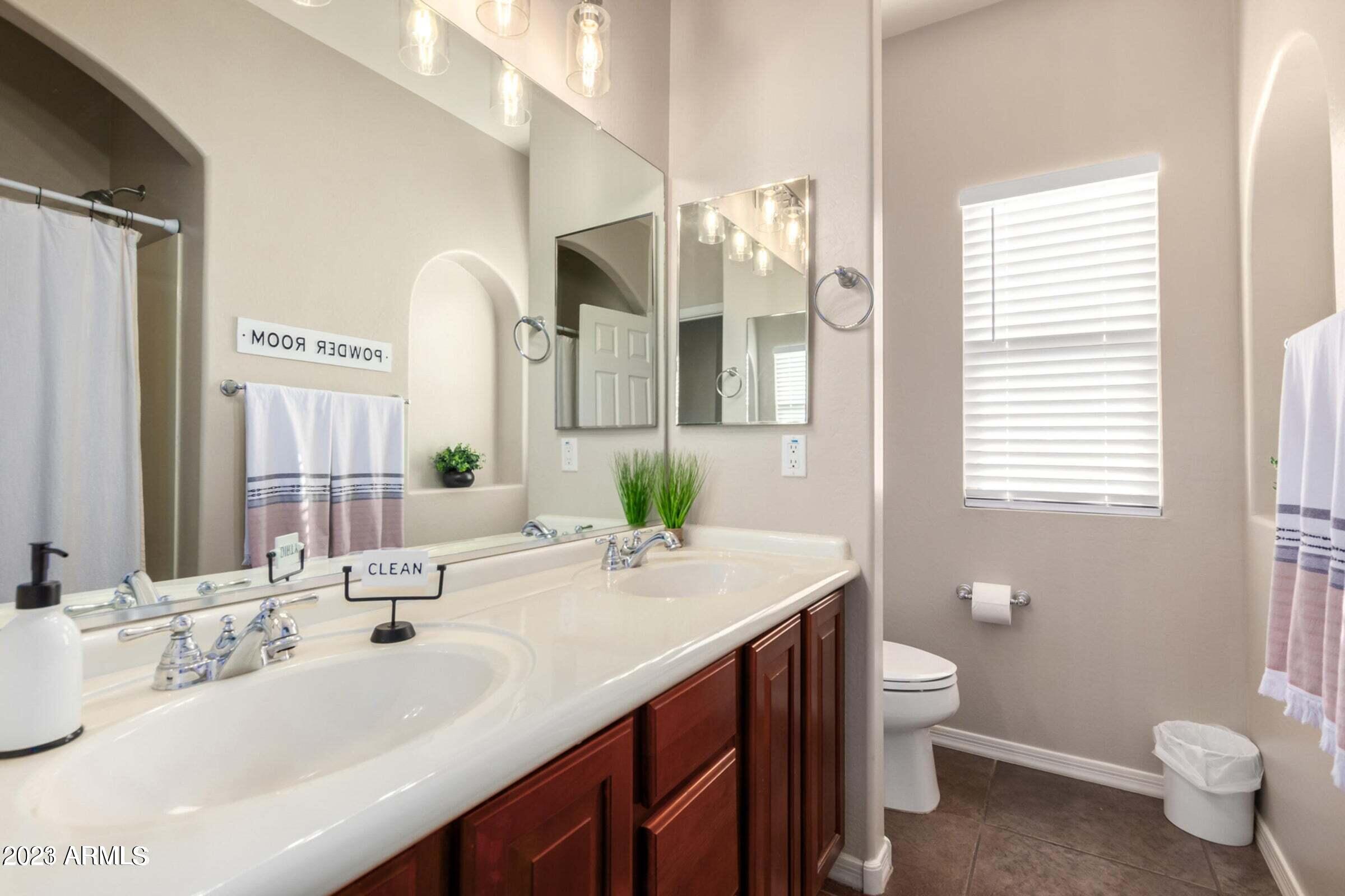 6835 W PLEASANT Lane