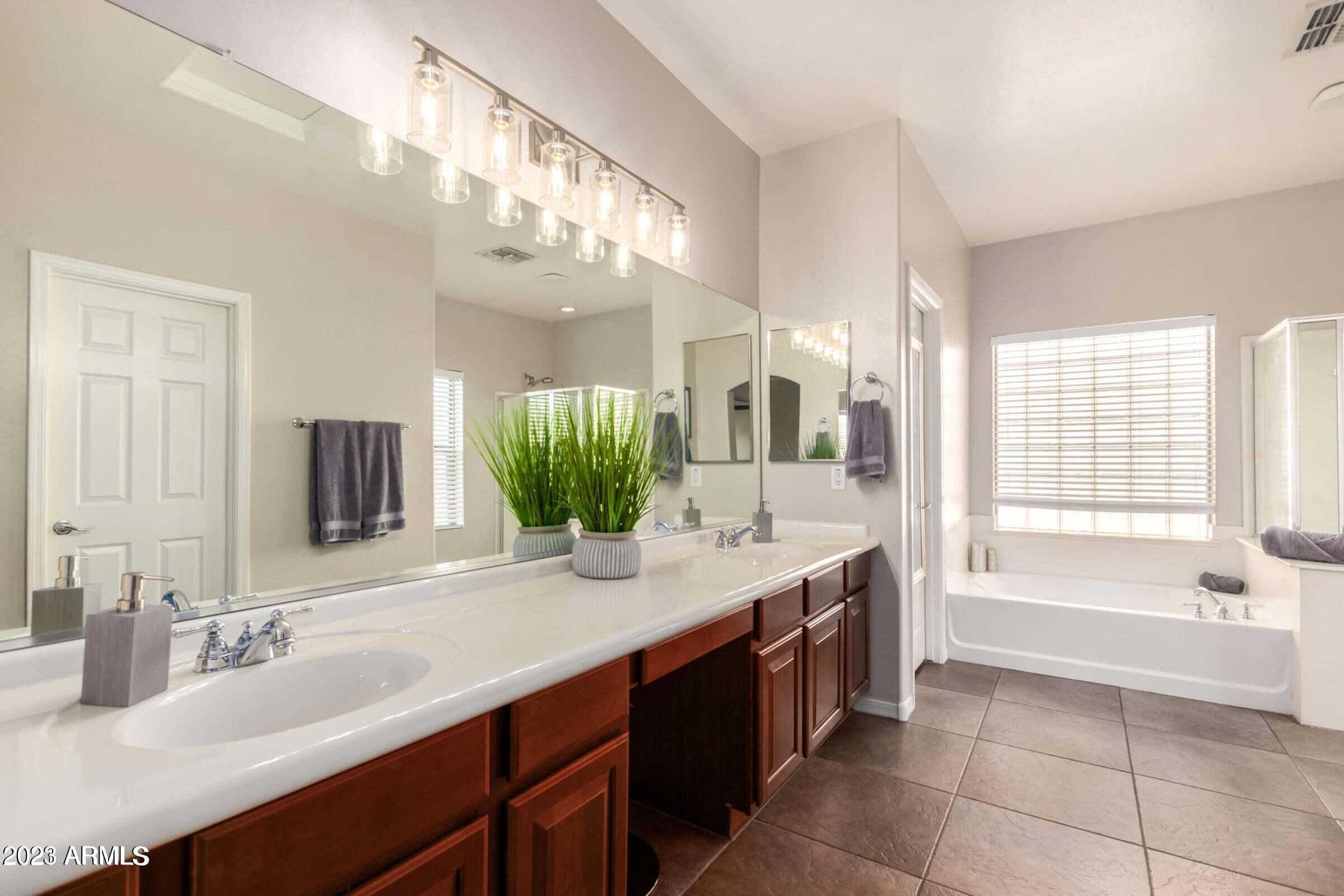 6835 W PLEASANT Lane