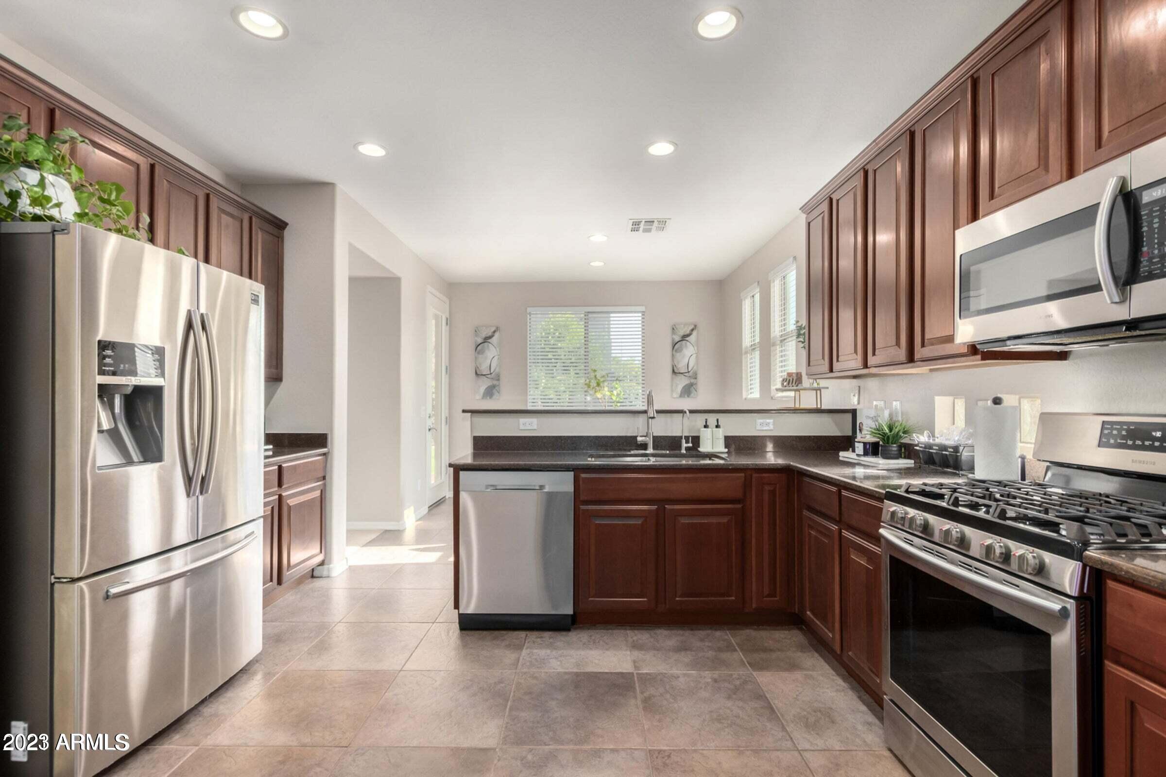 6835 W PLEASANT Lane