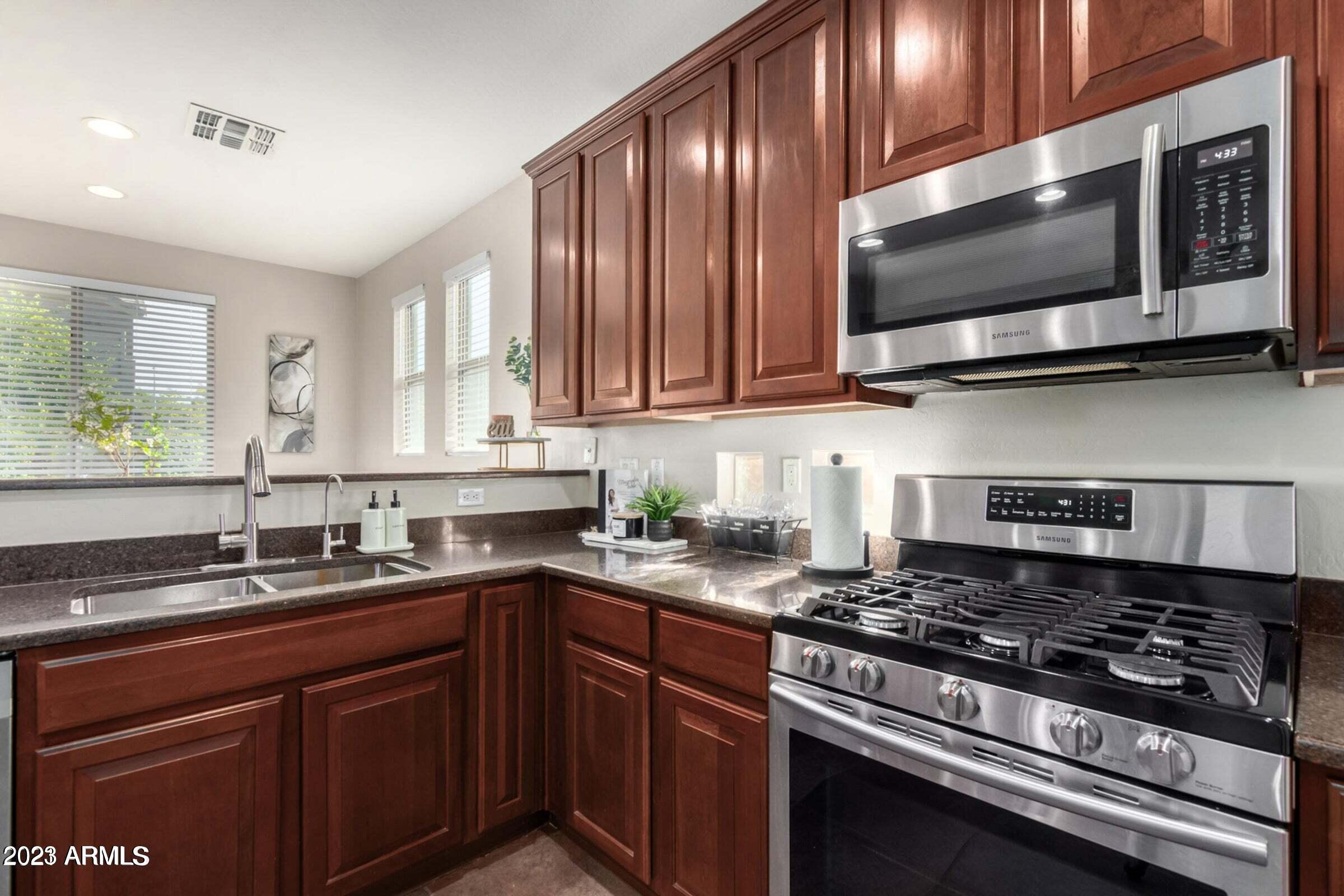 6835 W PLEASANT Lane