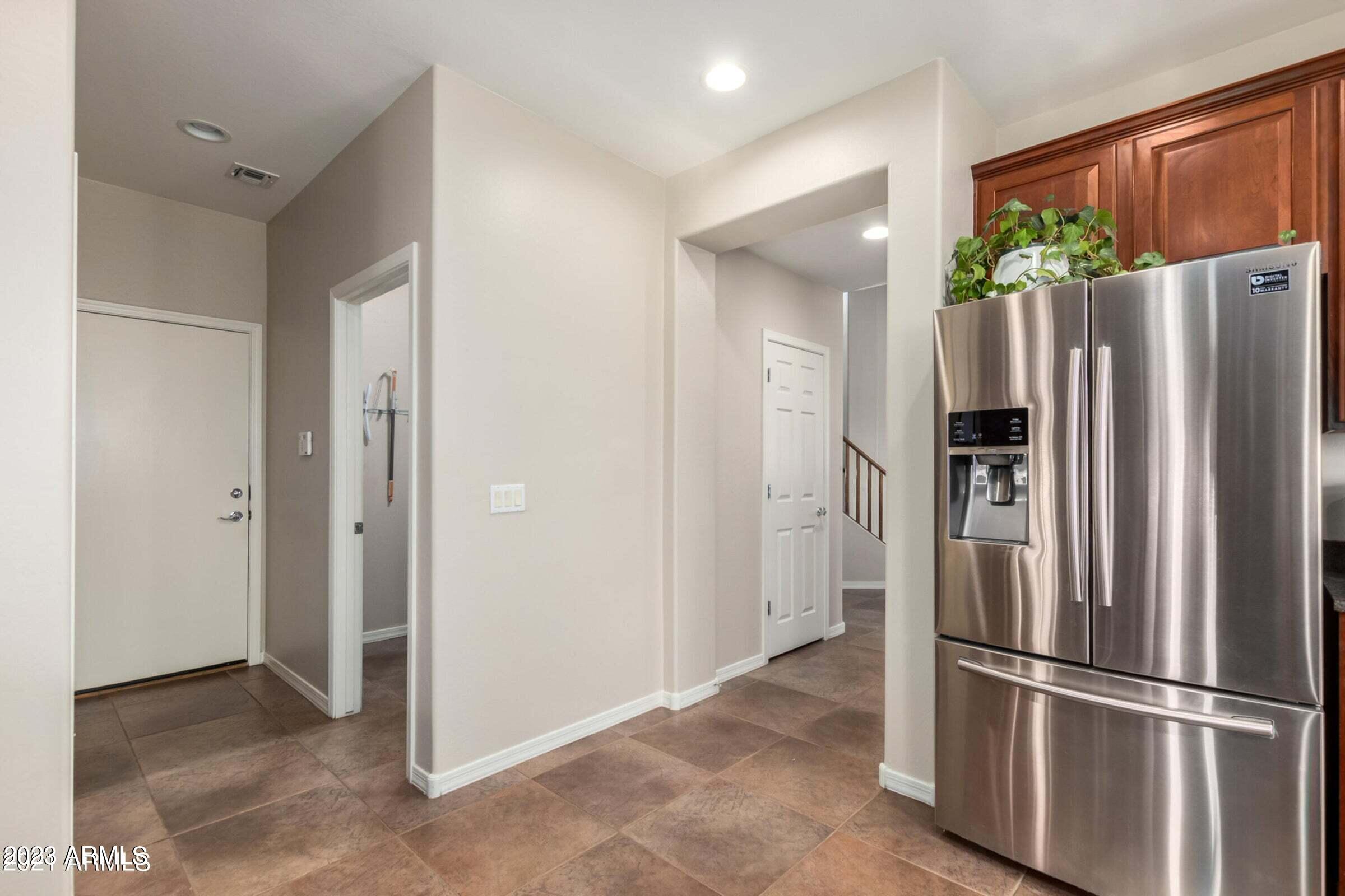 6835 W PLEASANT Lane