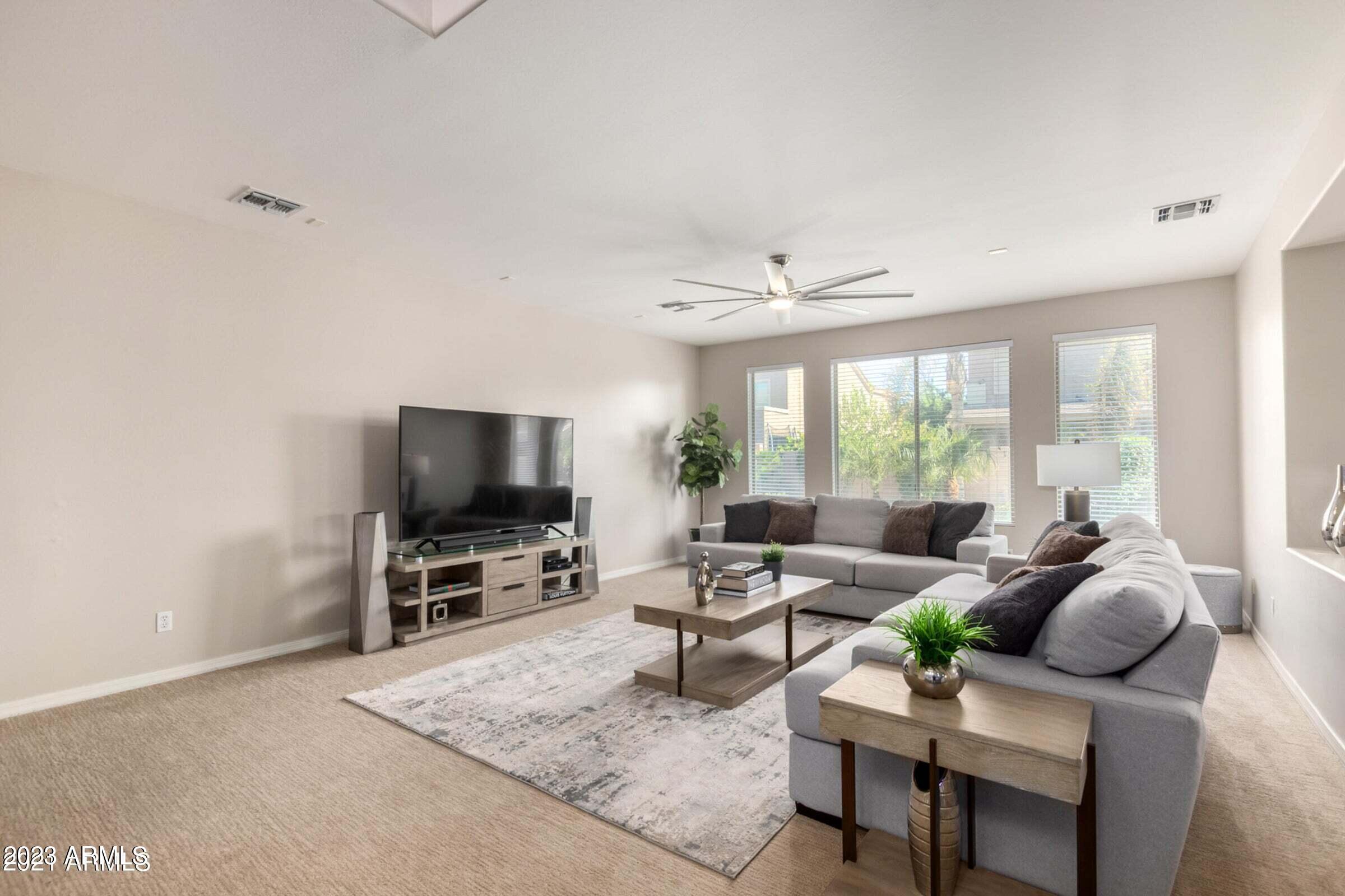 6835 W PLEASANT Lane