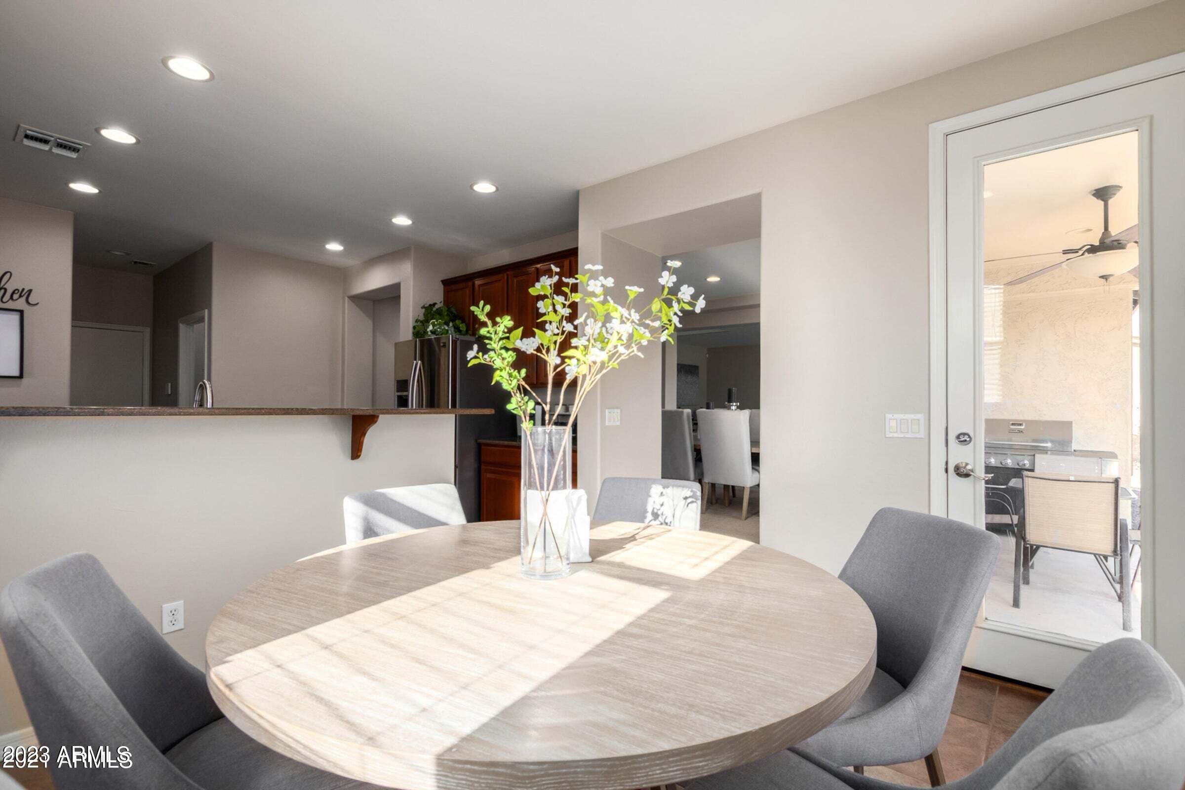 6835 W PLEASANT Lane